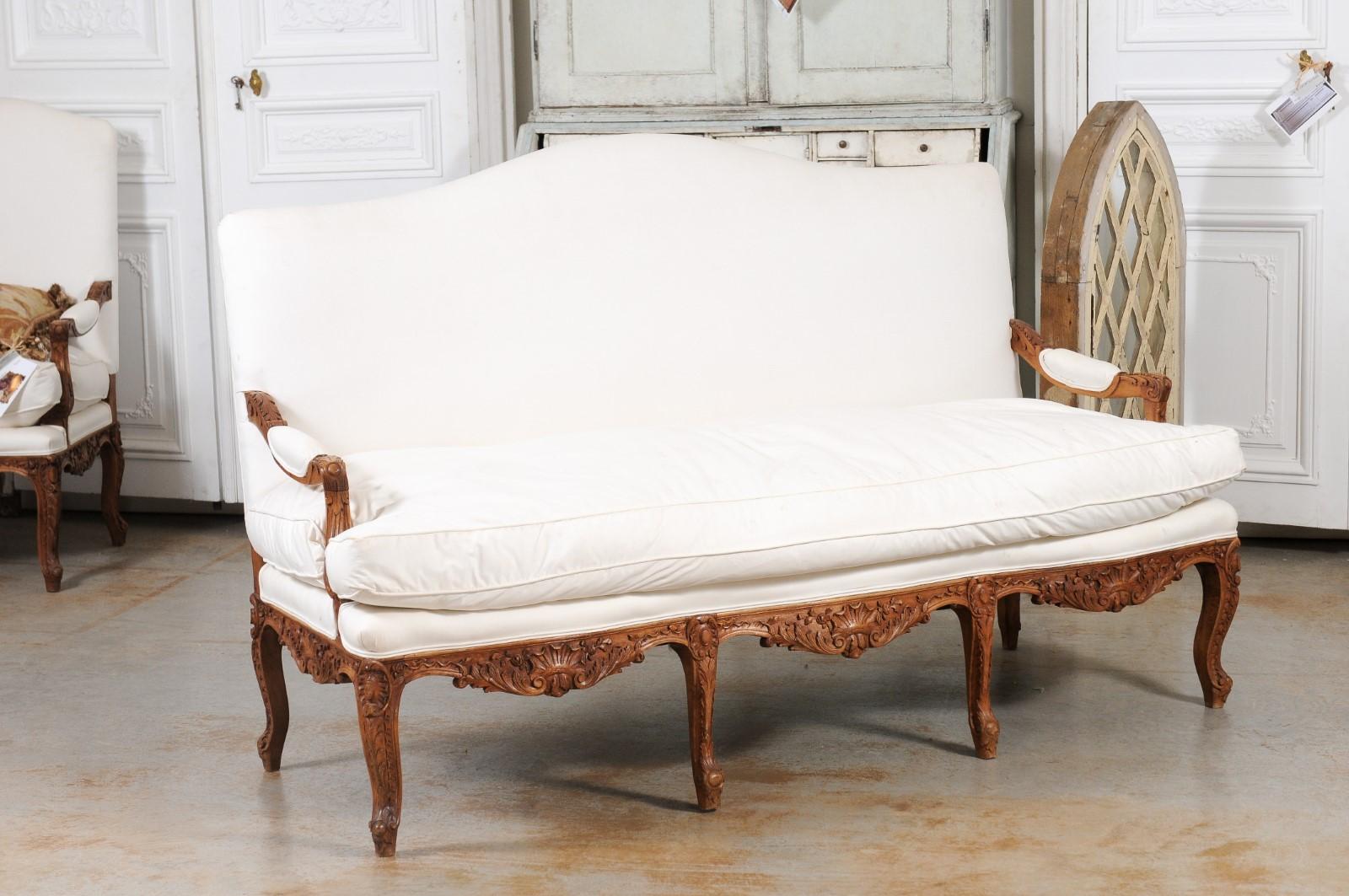 French 1850s Régence Style Three-Seat Canapé with Carved Shells and Upholstery 2