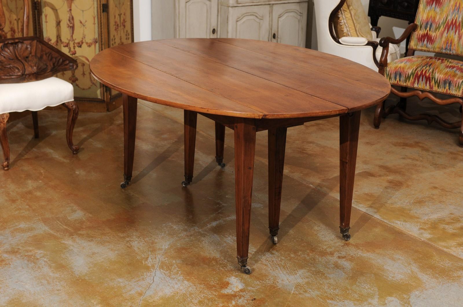 French 1850s Walnut Oval Extension Dining Table with Four Removable Leaves 12