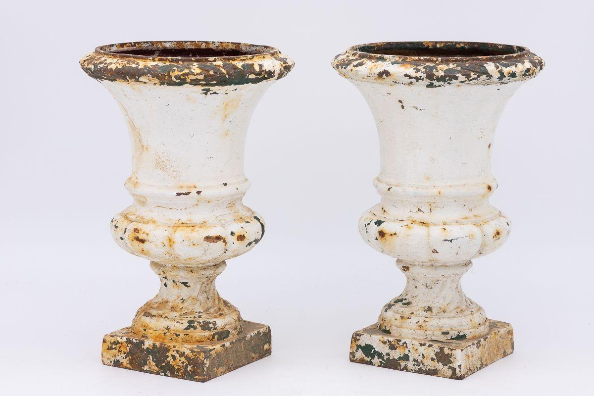 French 1860 Pair of White Painted Cast Iron Urns In Good Condition For Sale In South Salem, NY
