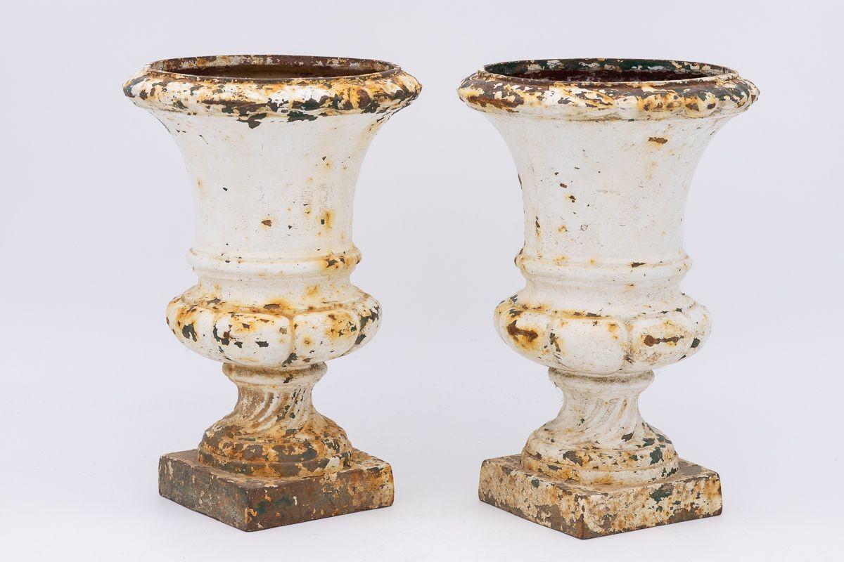 French 1860 Pair of White Painted Cast Iron Urns For Sale 1