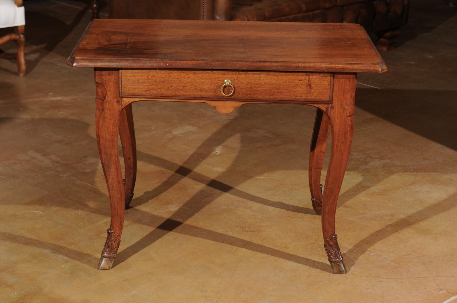 French 1860s Louis XV Style Walnut Side Table with Hoofed Feet and Single Drawer For Sale 7