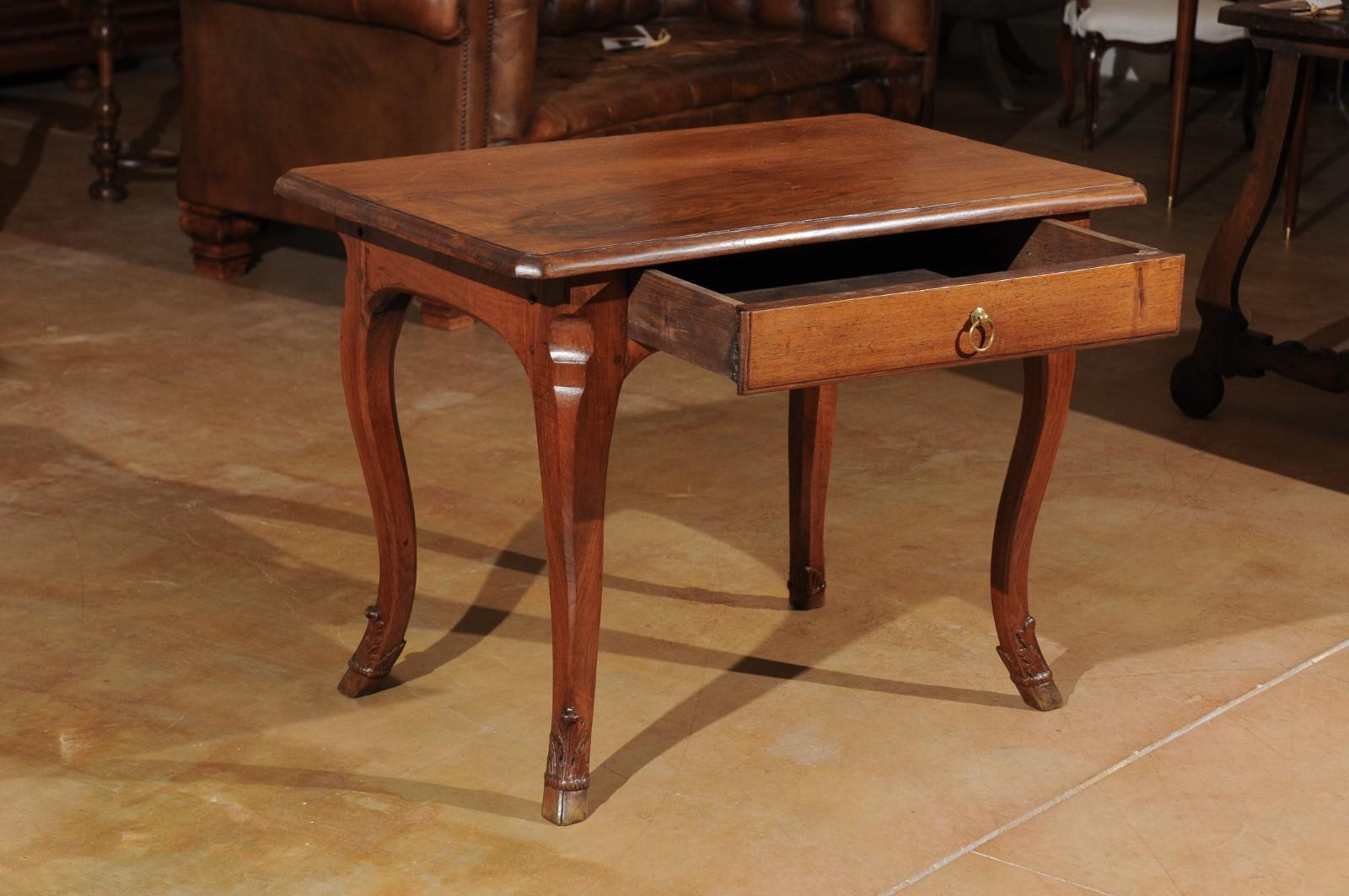 French 1860s Louis XV Style Walnut Side Table with Hoofed Feet and Single Drawer For Sale 1