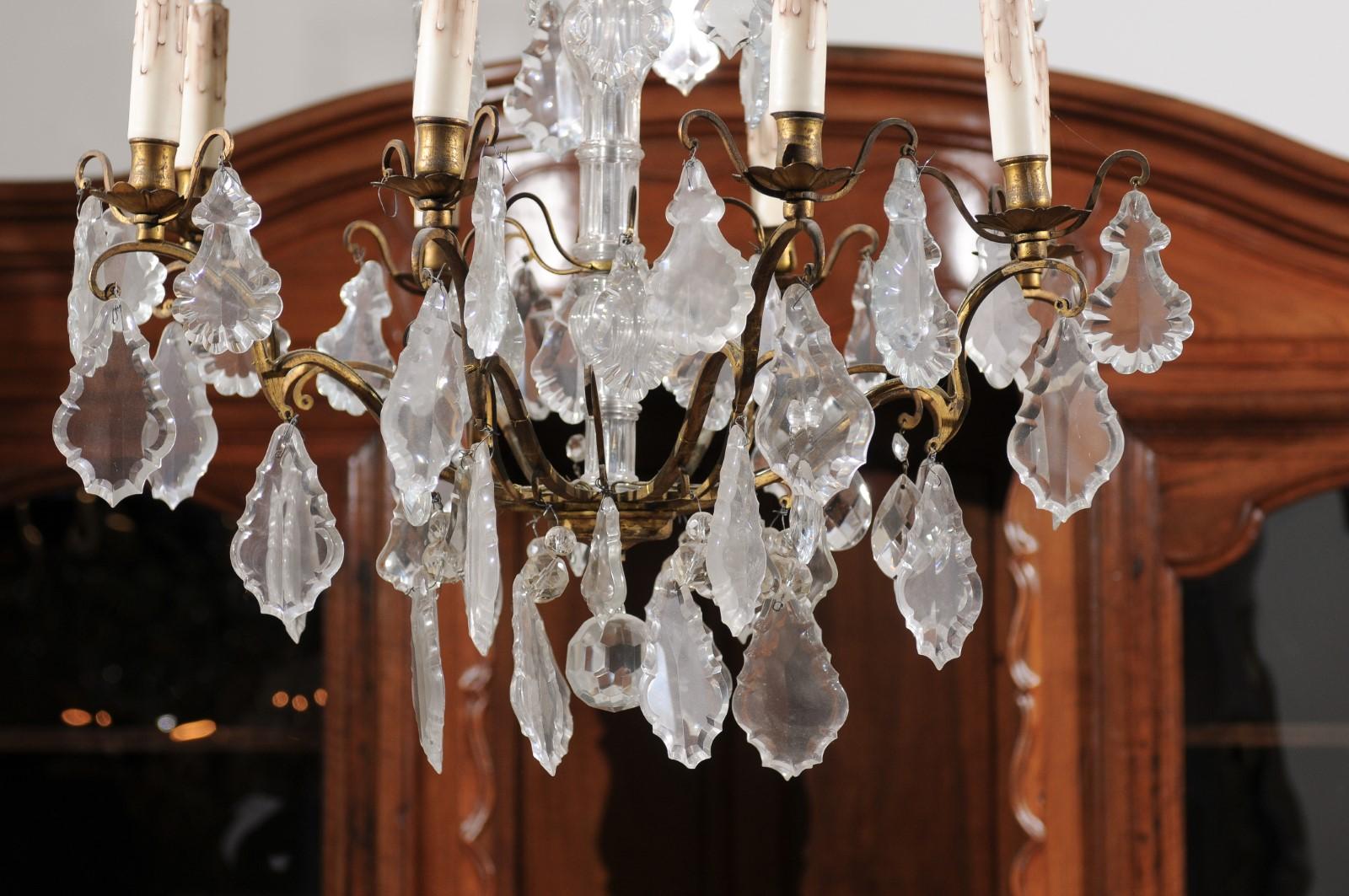 French 1860s Napoleon III Eight-Light Crystal Chandelier with Brass Accents For Sale 6