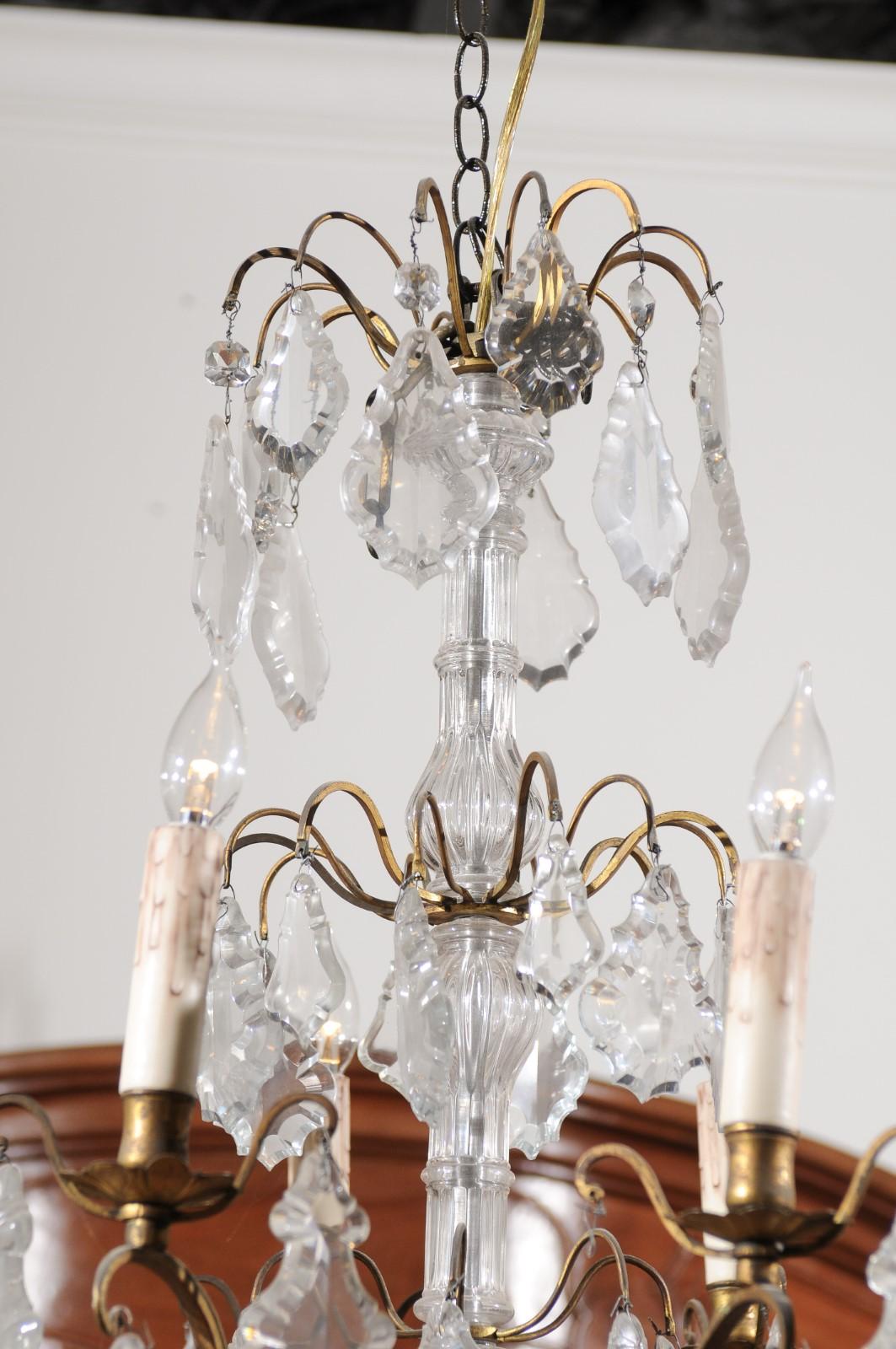 French 1860s Napoleon III Eight-Light Crystal Chandelier with Brass Accents For Sale 2