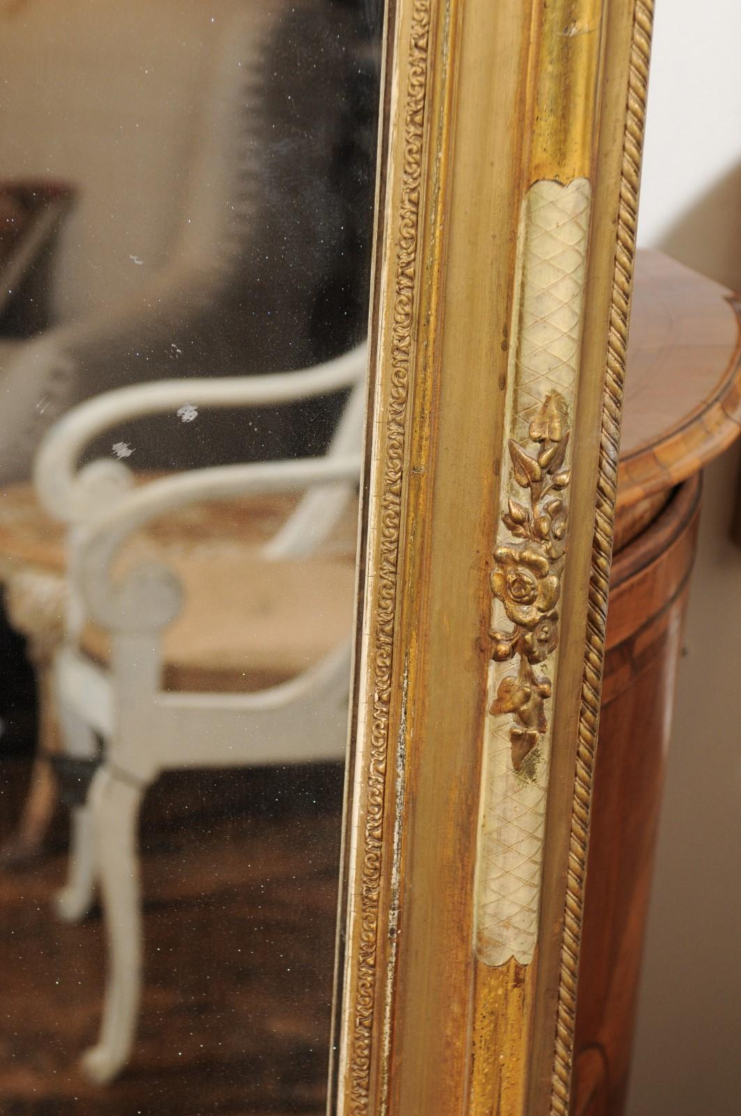 French 1860s Napoleon III Giltwood Mirror with Carved Crest and Floral Décor 6