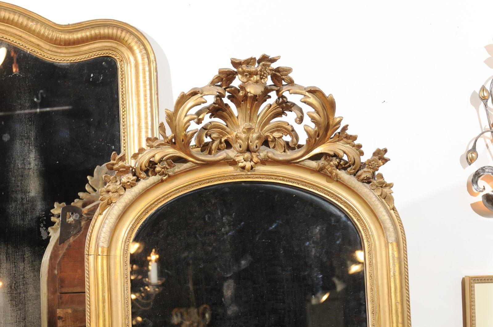 French 1860s Napoleon III Giltwood Mirror with Carved Crest and Floral Décor 3