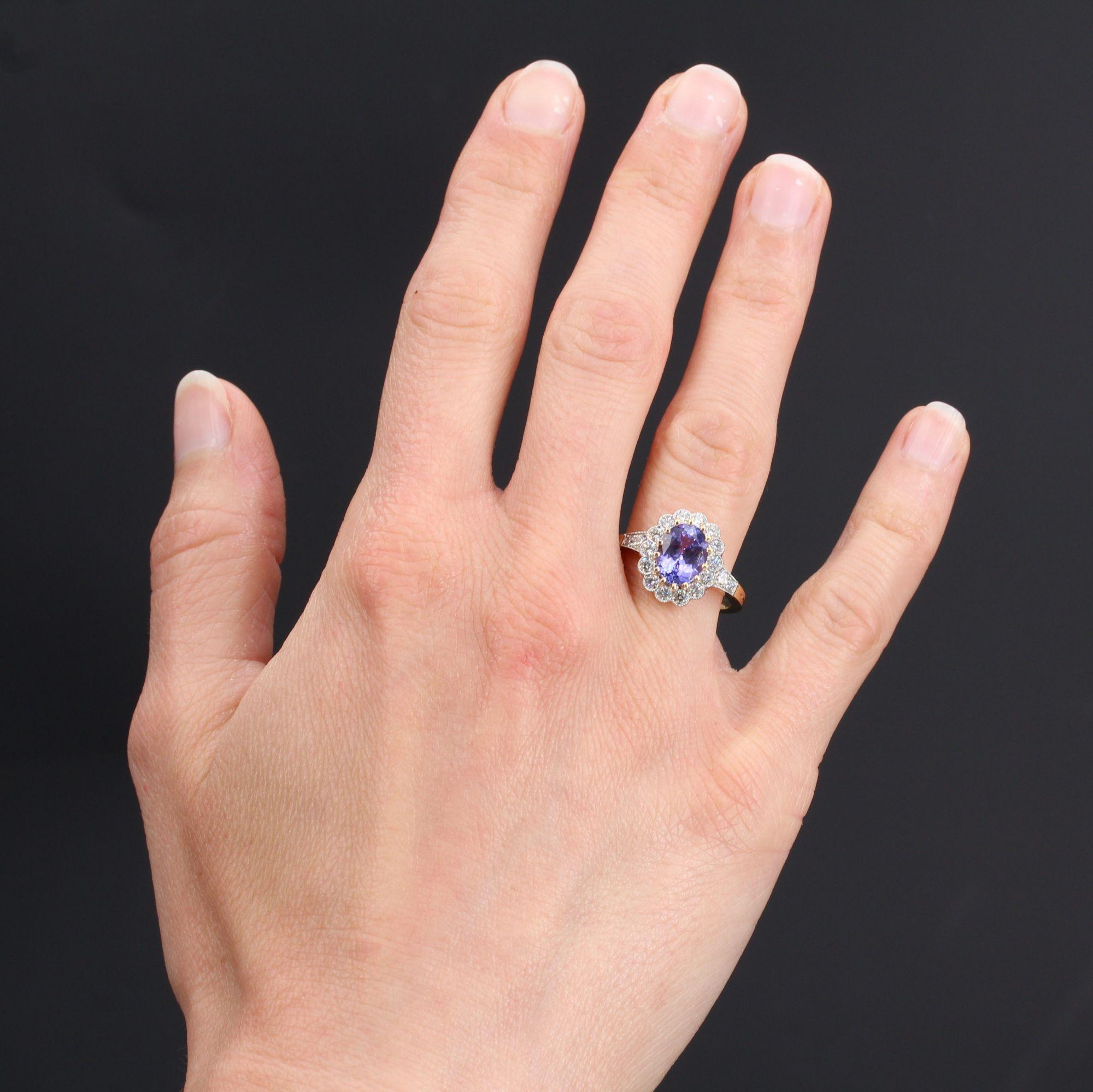 Ring in 18 karat yellow gold, eagle head hallmark and platinum, dog head hallmark.
Charming pompadour ring, it is set with claws of an oval tanzanite surrounded by modern brilliant-cut diamonds in millegrain setting. On both sides of the head, on