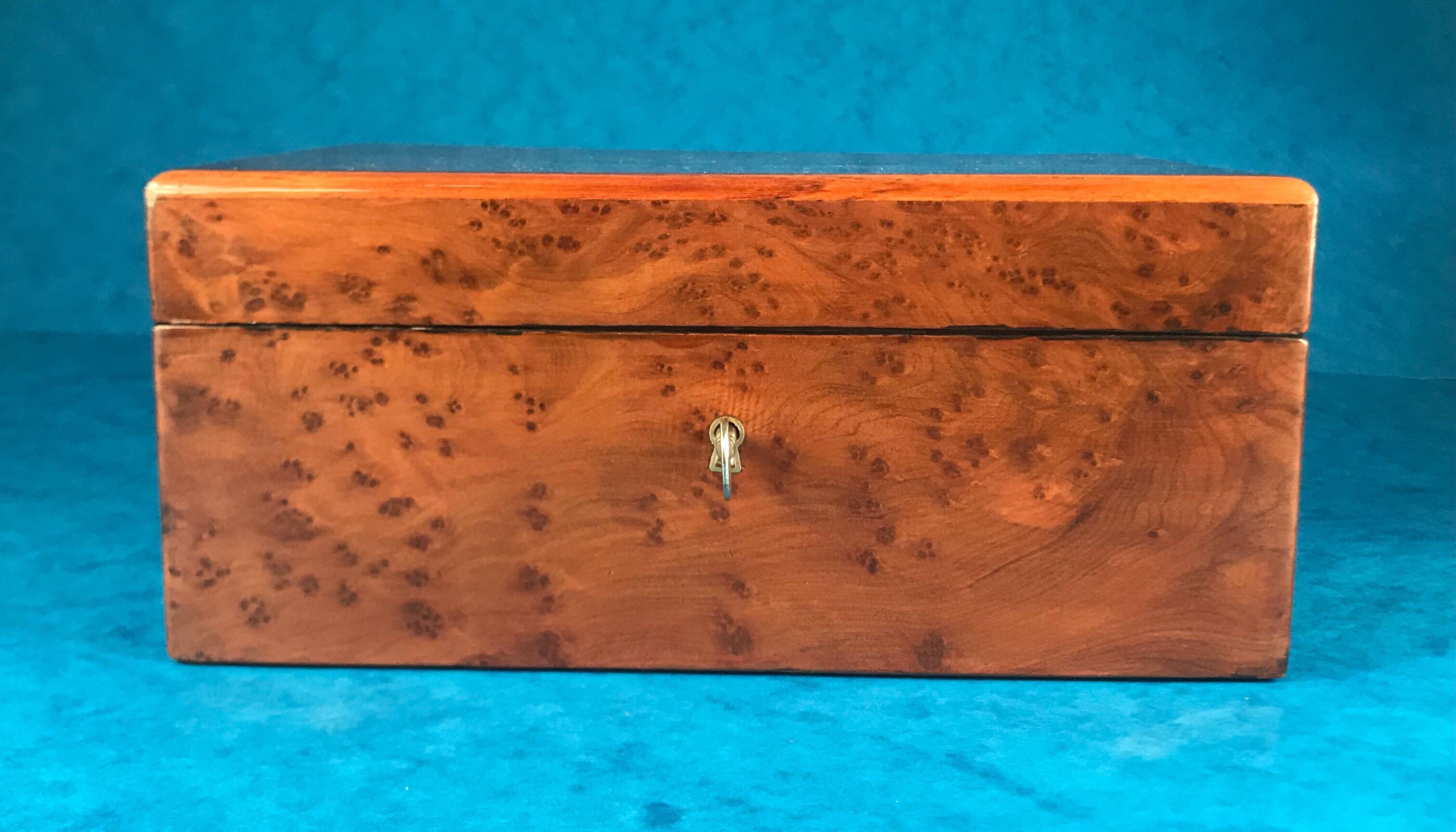 French 1870 Burr Cedar Tulip Wood Cross Banded Box In Good Condition In Windsor, Berkshire