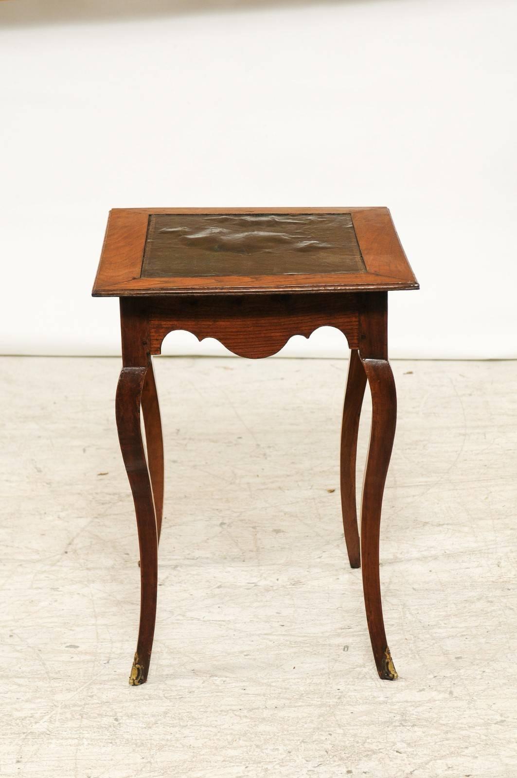 French 1870s Black Leather Top Louis XV Style Side Table with Cabriole Legs 1