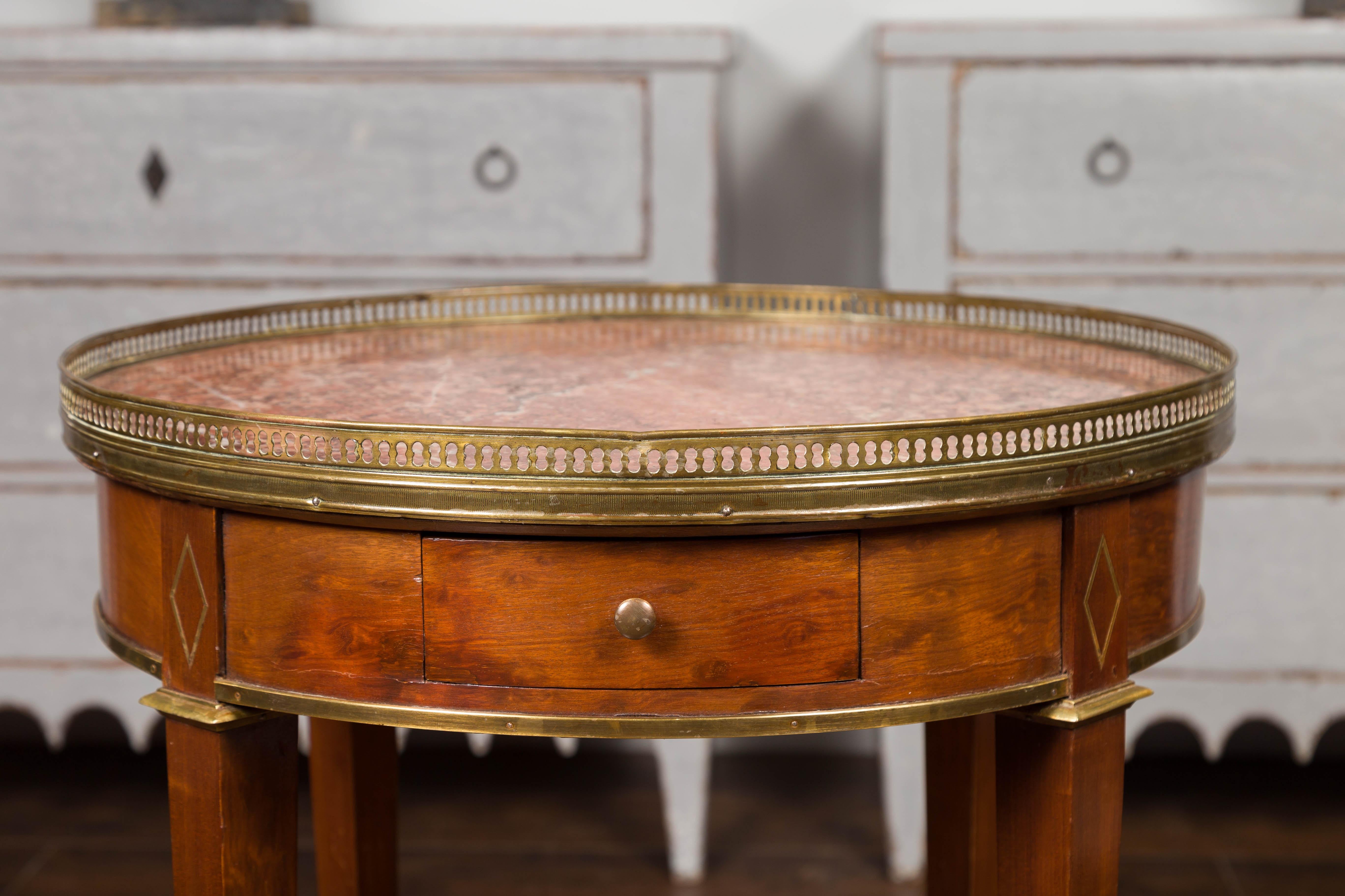 Französischer runder Tisch im Empire-Stil der 1870er Jahre mit Marmorplatte, Galerie und Schublade aus Messing im Angebot 1