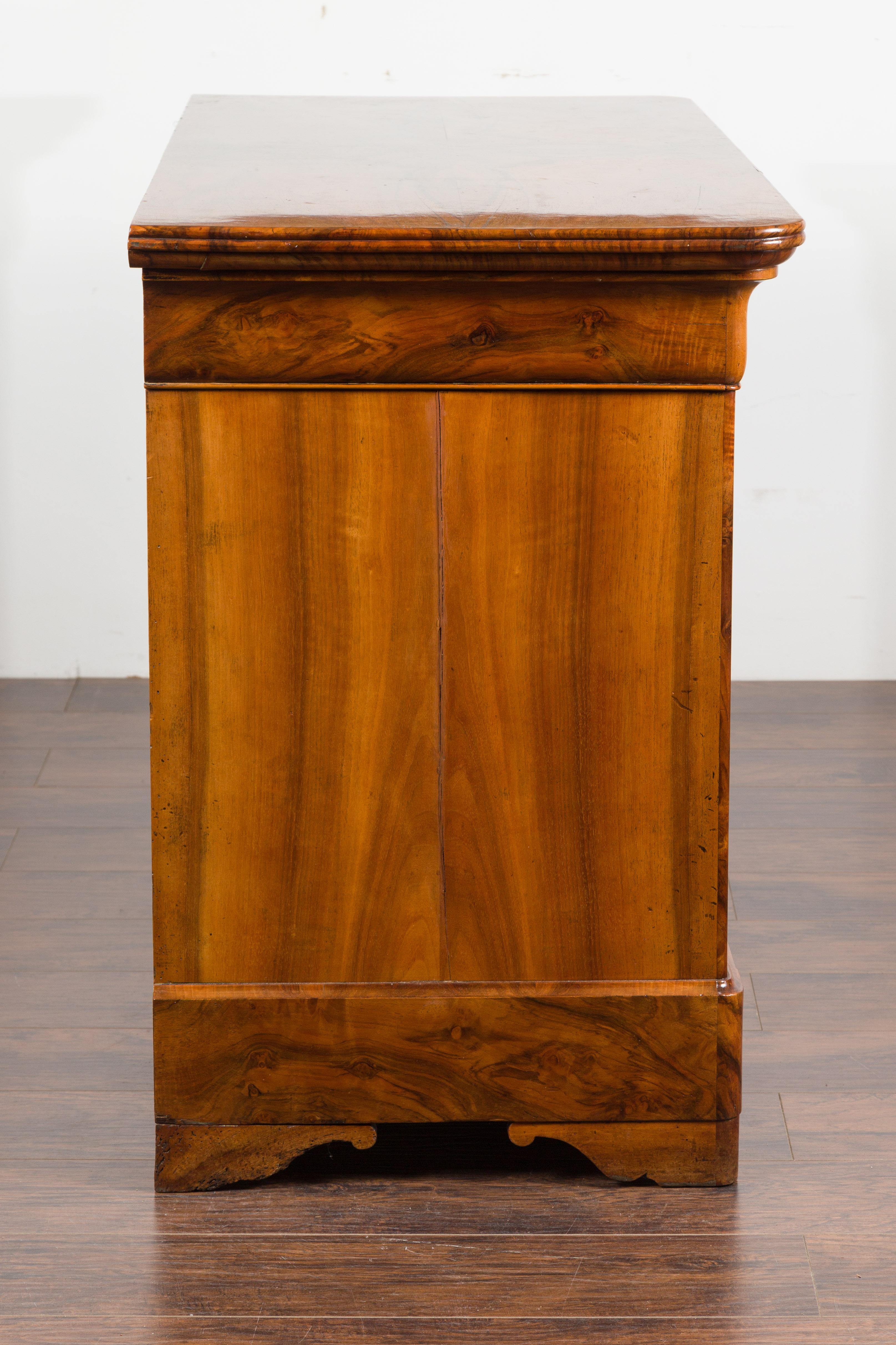 French 1870s Louis-Philippe Walnut Five-Drawer Commode with Butterfly Veneer 7