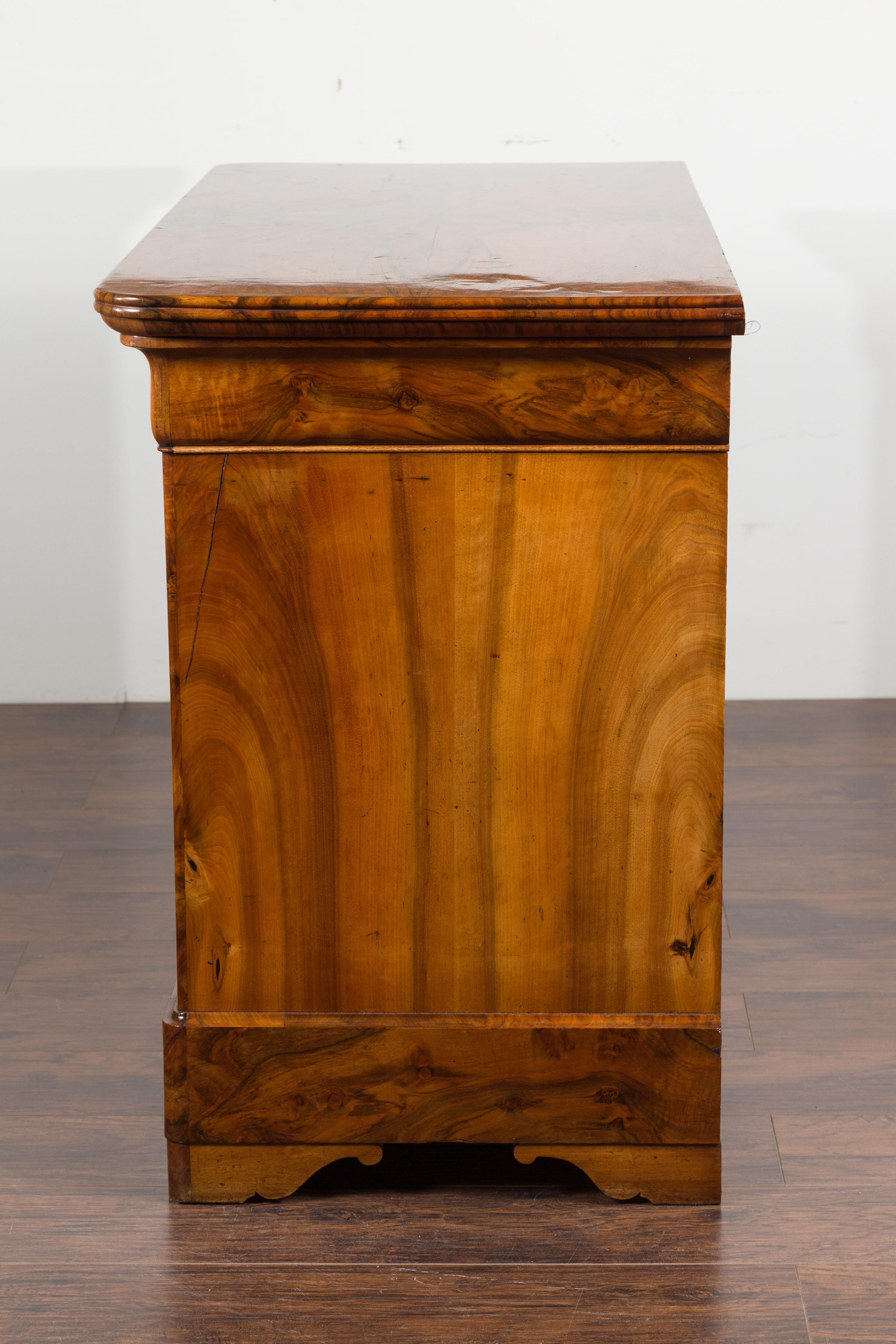 French 1870s Louis-Philippe Walnut Five-Drawer Commode with Butterfly Veneer 11