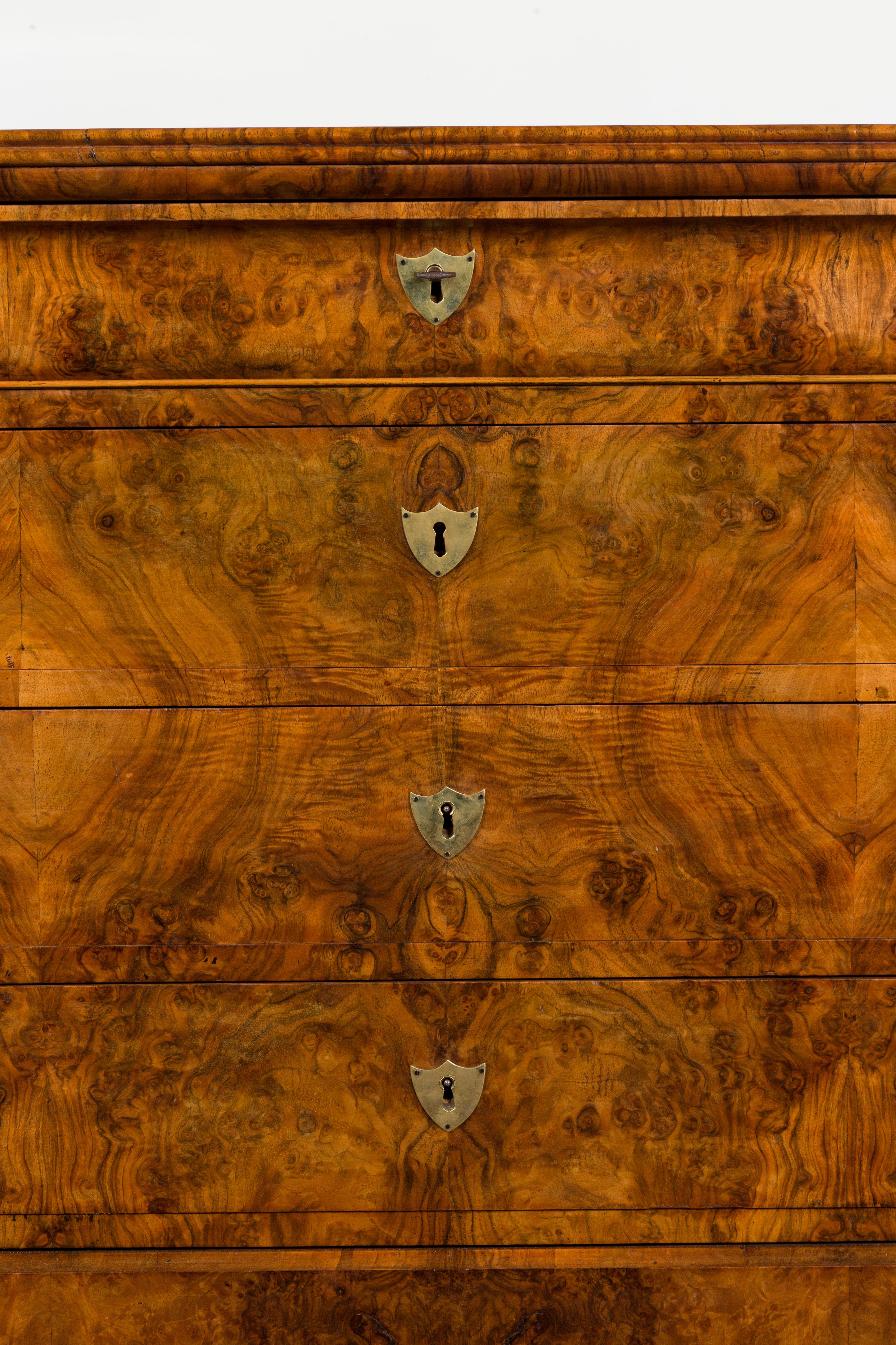 French 1870s Louis-Philippe Walnut Five-Drawer Commode with Butterfly Veneer 3