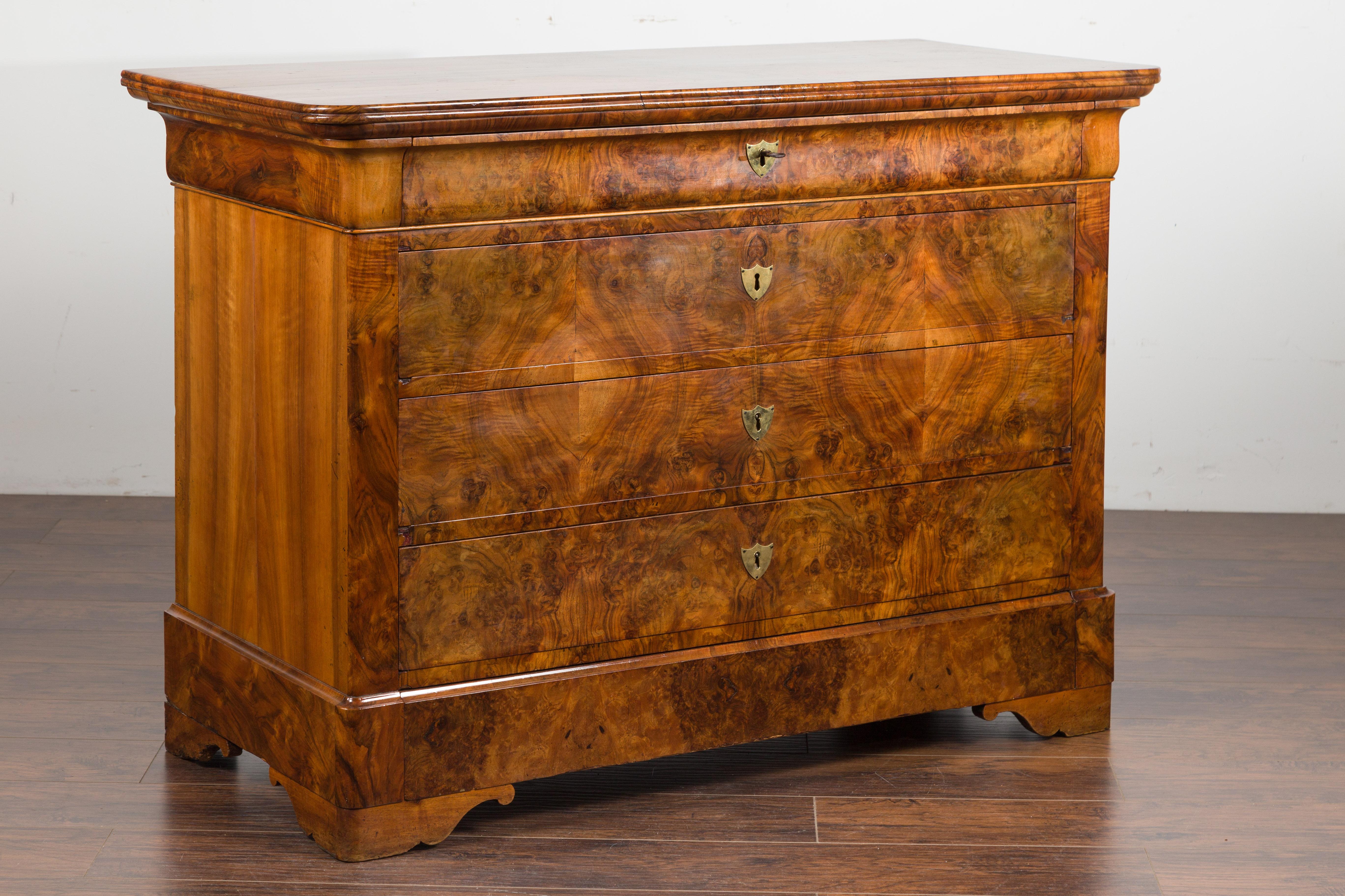 French 1870s Louis-Philippe Walnut Five-Drawer Commode with Butterfly Veneer 4