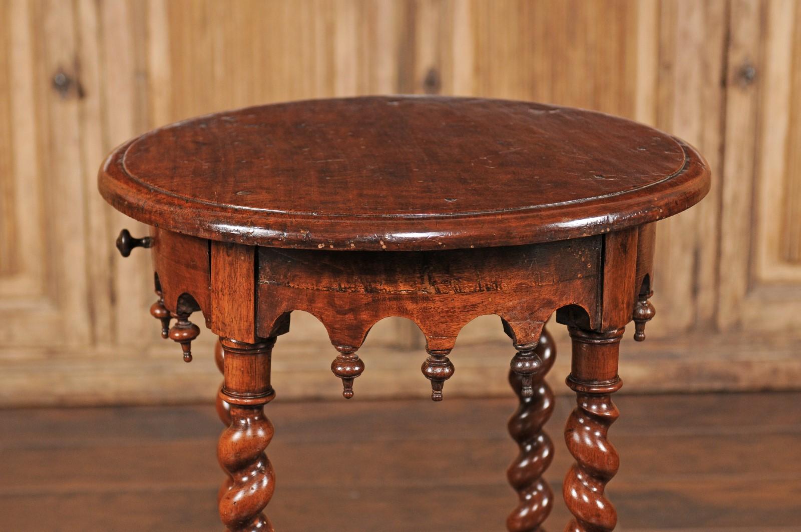 French 1870s Louis XIII Style Walnut Guéridon Side Table with Barley Twist Legs 6