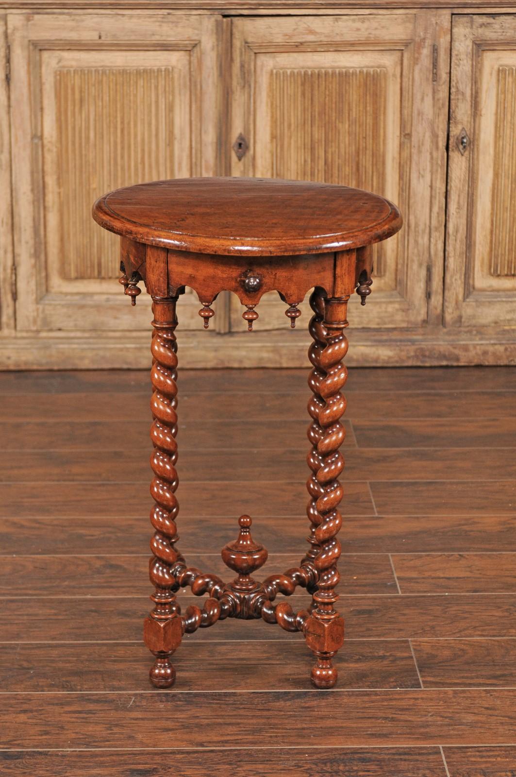 French 1870s Louis XIII Style Walnut Guéridon Side Table with Barley Twist Legs 7