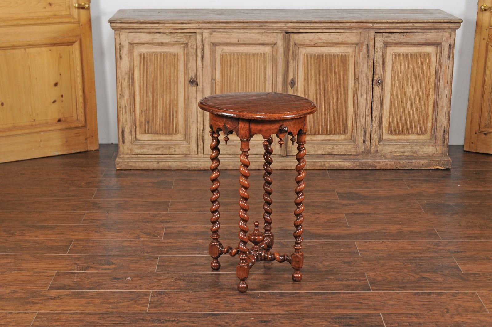 French 1870s Louis XIII Style Walnut Guéridon Side Table with Barley Twist Legs 9