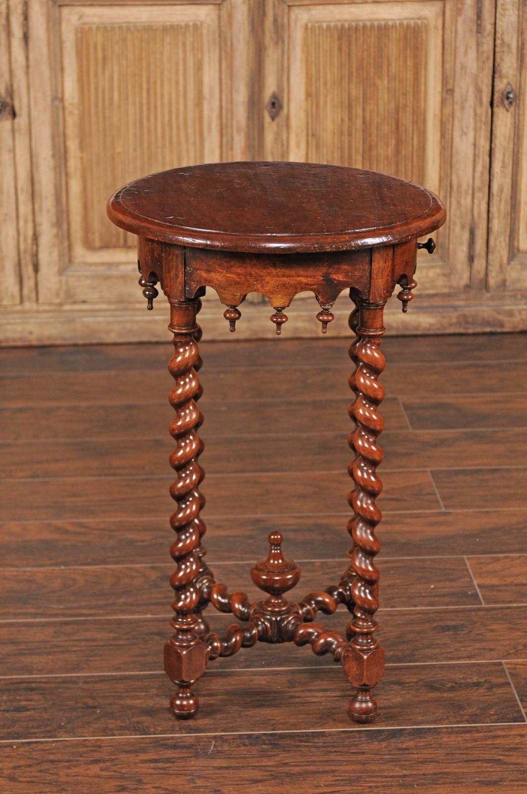 French 1870s Louis XIII Style Walnut Guéridon Side Table with Barley Twist Legs 2