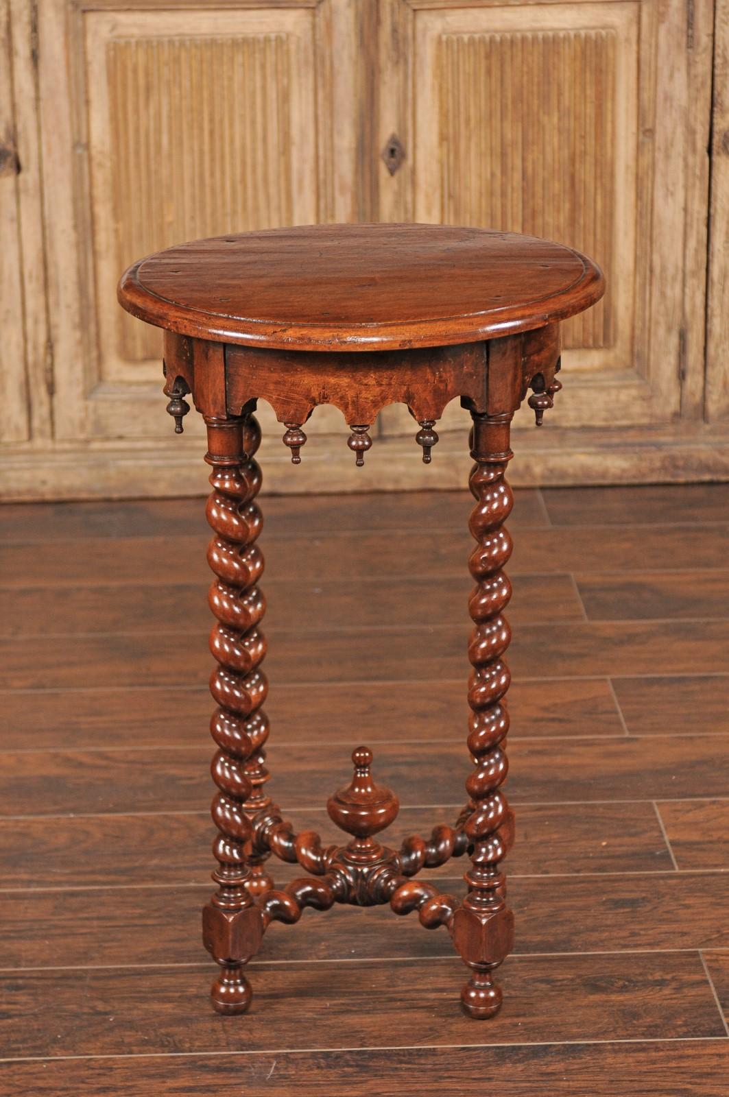 French 1870s Louis XIII Style Walnut Guéridon Side Table with Barley Twist Legs 3