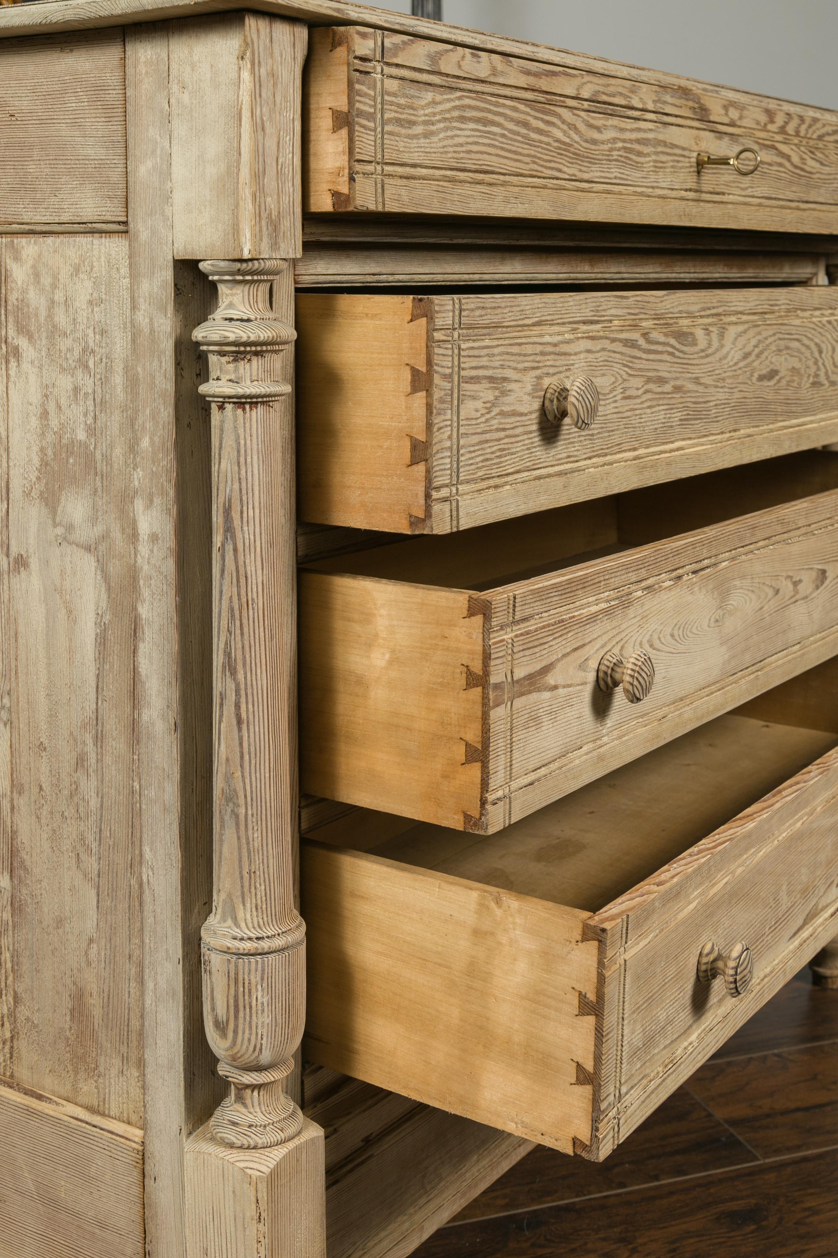 French 1870s Napoleon III Bleached Oak Four-Drawer Commode with Side Columns 9