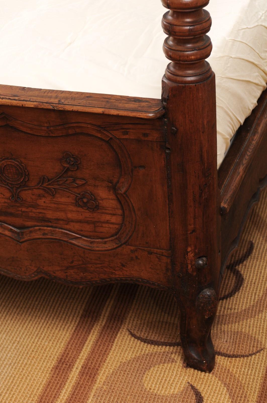 French 1870s Napoléon III Period Walnut Bed with Low-Relief Carved Floral Décor 2