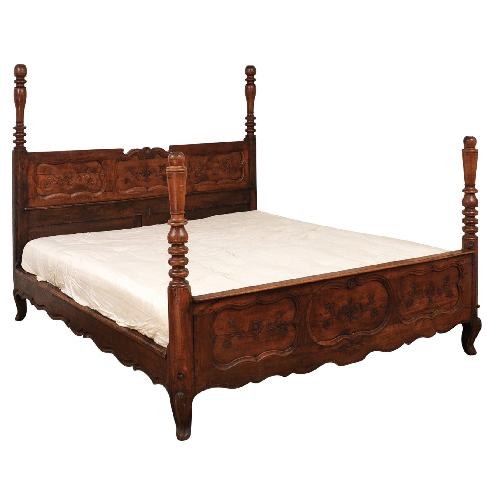 French 1870s Napoléon III Period Walnut Bed with Low-Relief Carved Floral Décor