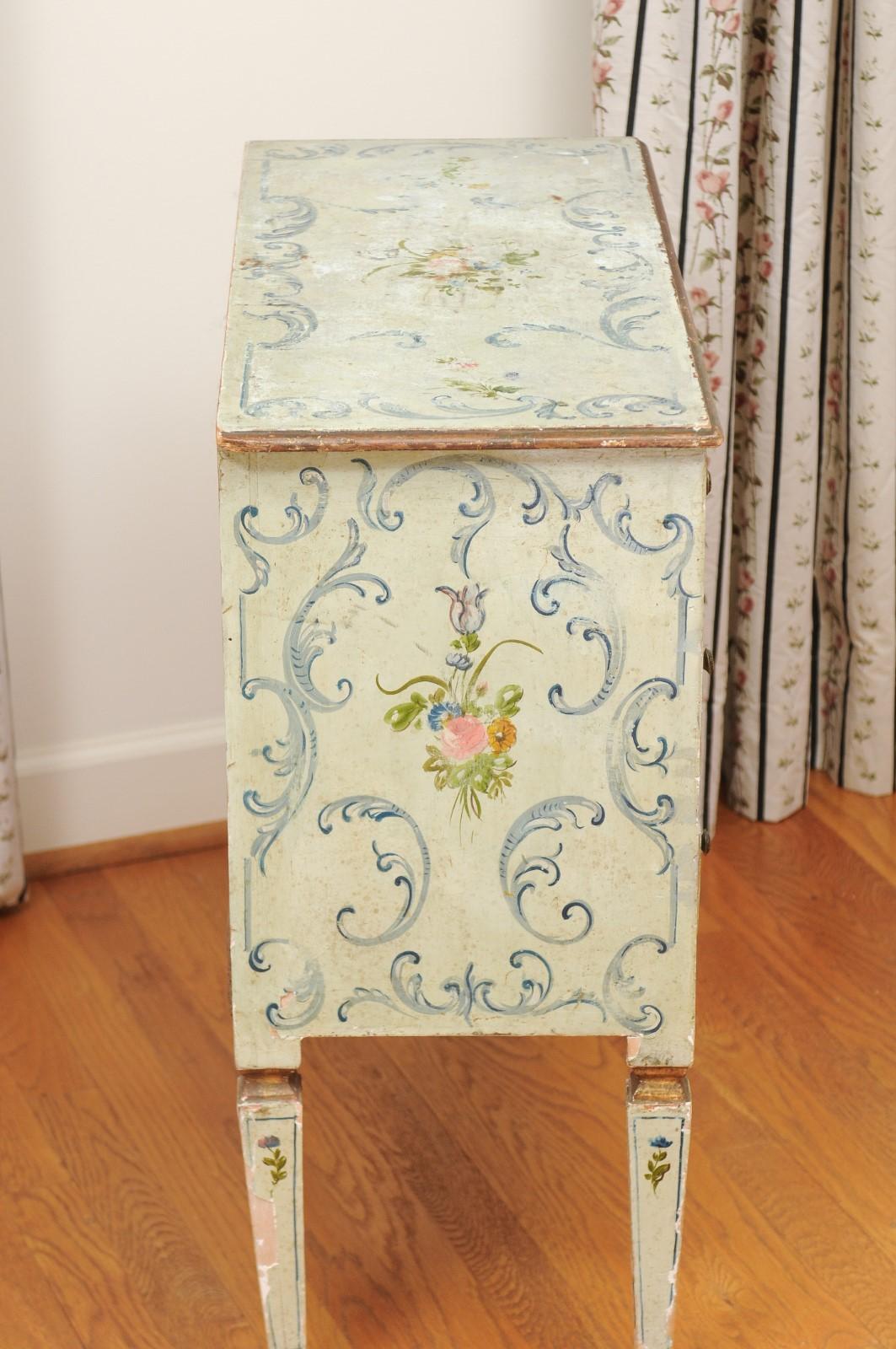 French 1870s Napoléon III Three-Drawer Chest with Painted Floral Decor 4