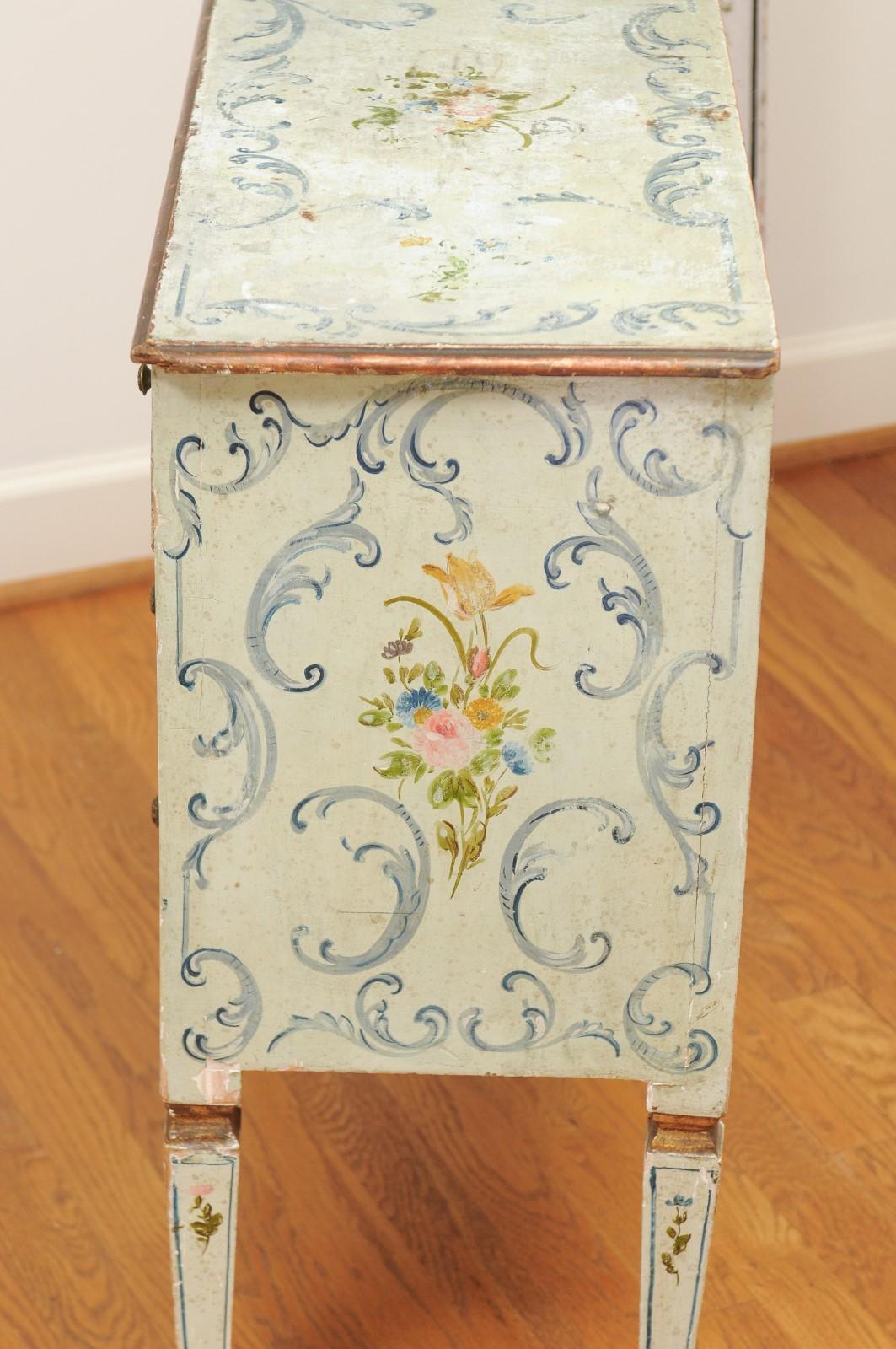 French 1870s Napoléon III Three-Drawer Chest with Painted Floral Decor 9