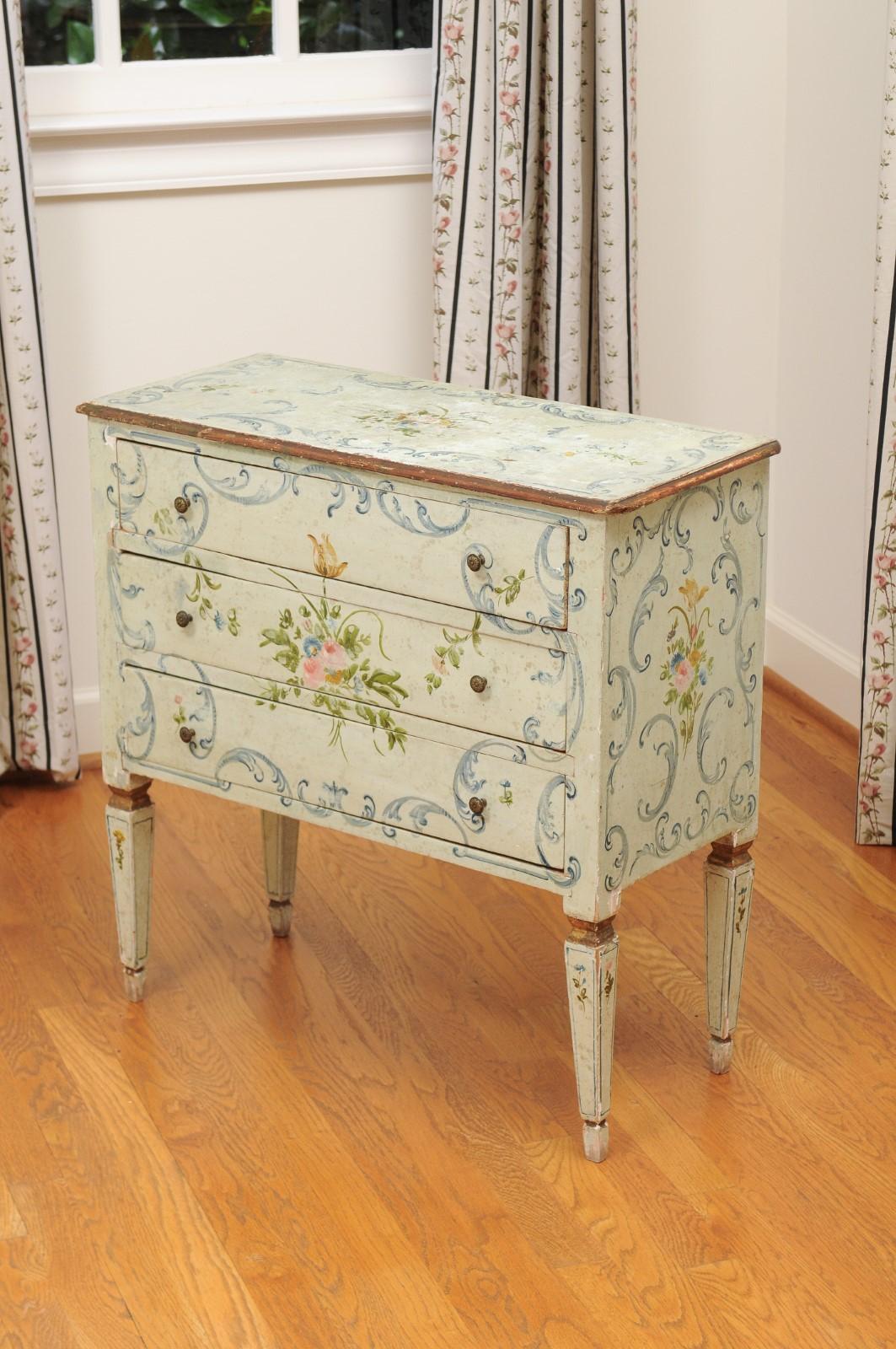 French 1870s Napoléon III Three-Drawer Chest with Painted Floral Decor 10