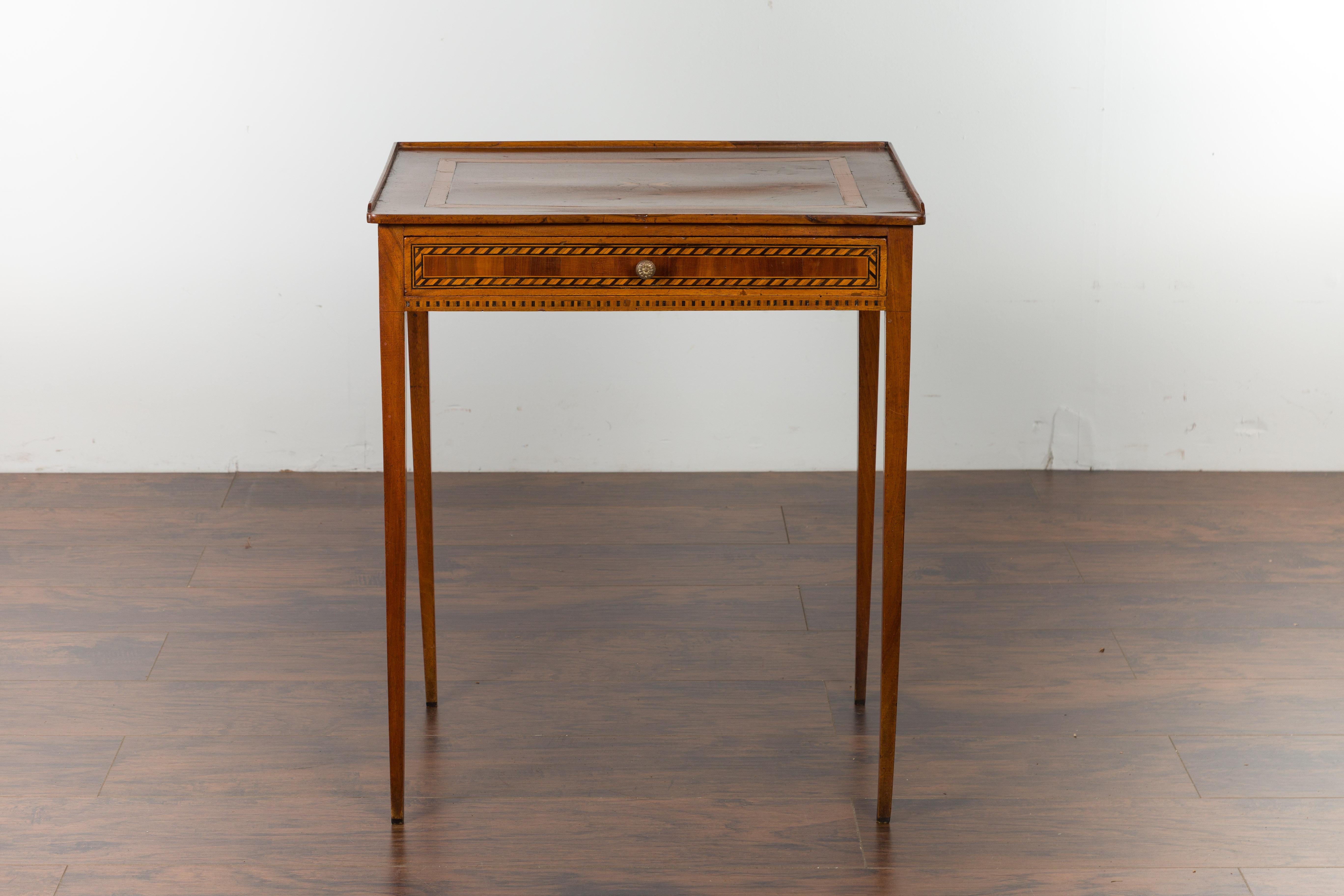 French 1870s Napoléon III Walnut Side Table with Star Inlay and Single Drawer For Sale 8