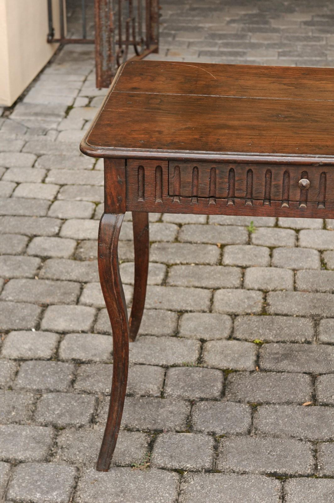 19th Century French 1870s Oak and Chestnut Table with Single Fluted Drawer and Cabriole Legs