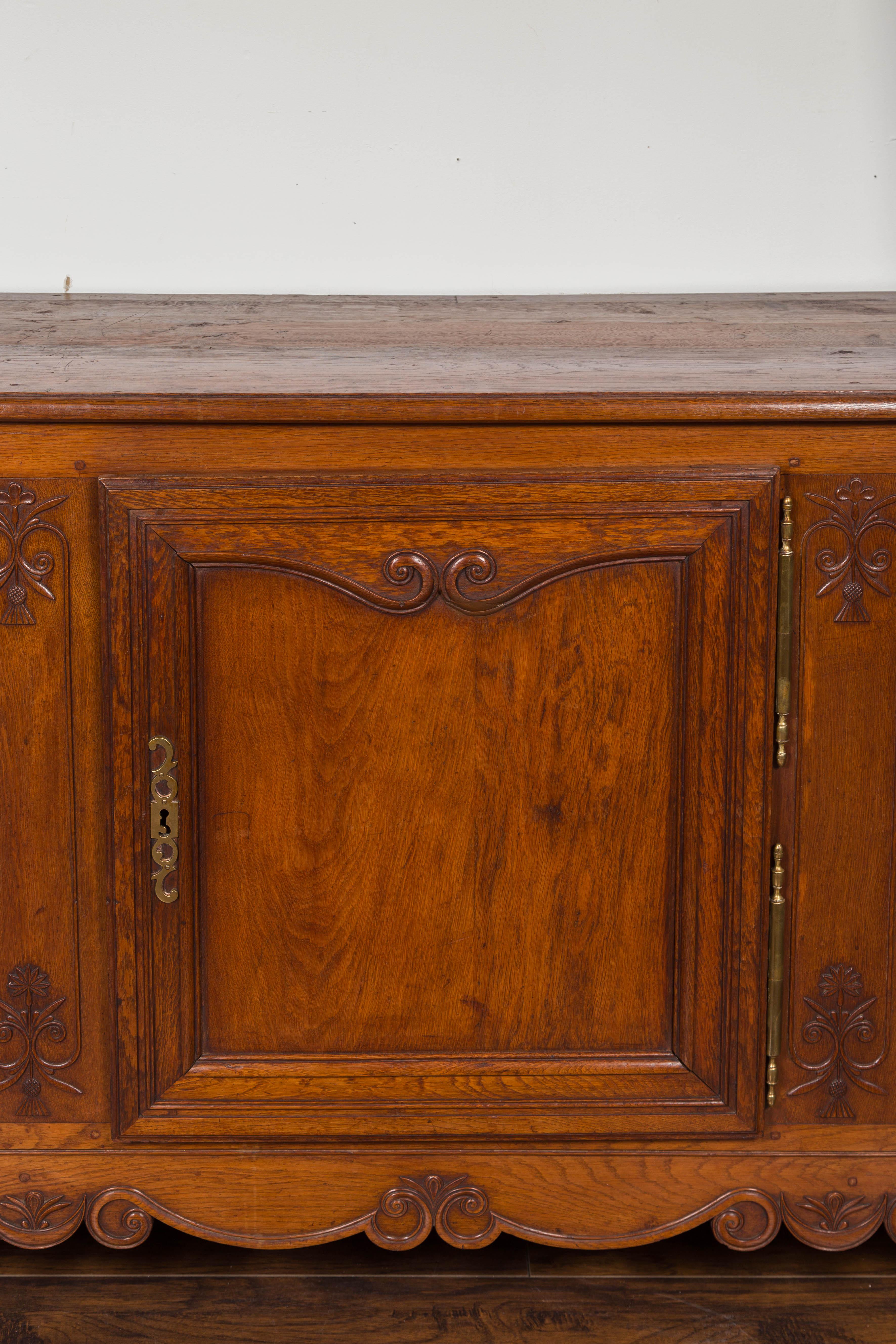 19th Century French 1870s Three-Door Oak Enfilade with Scrolled Motifs and Carved Foliage
