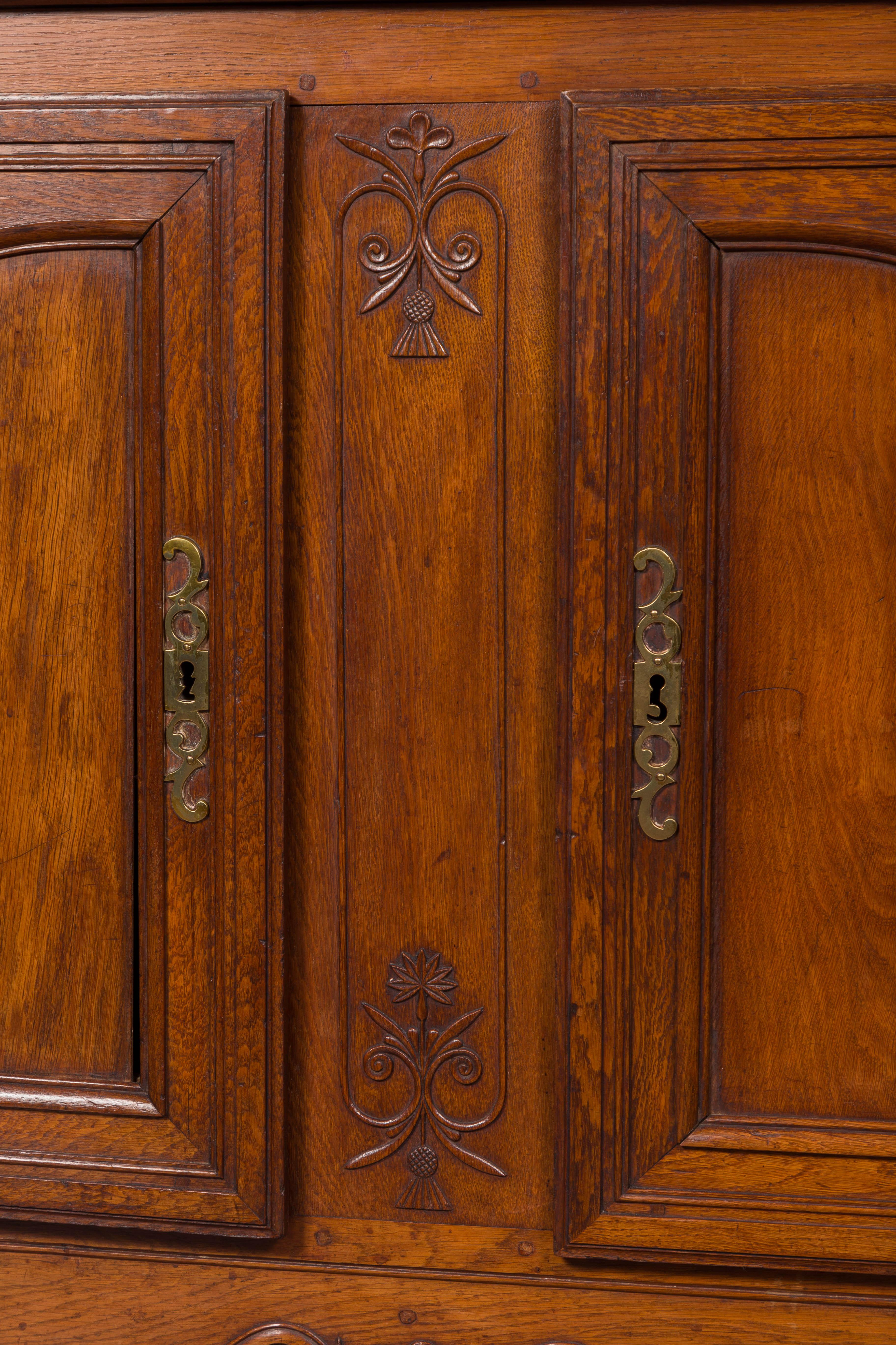 French 1870s Three-Door Oak Enfilade with Scrolled Motifs and Carved Foliage 2