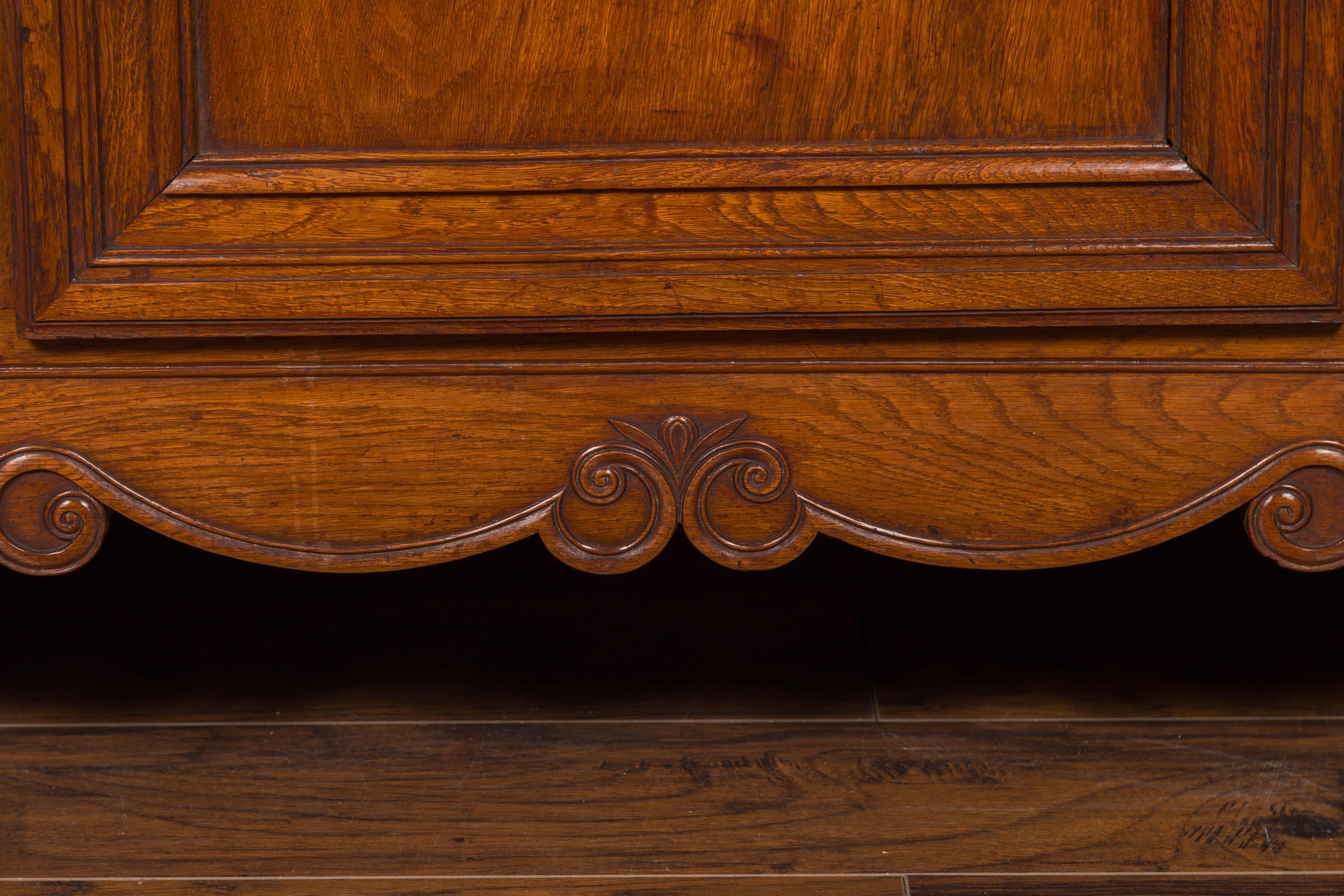 French 1870s Three-Door Oak Enfilade with Scrolled Motifs and Carved Foliage 3