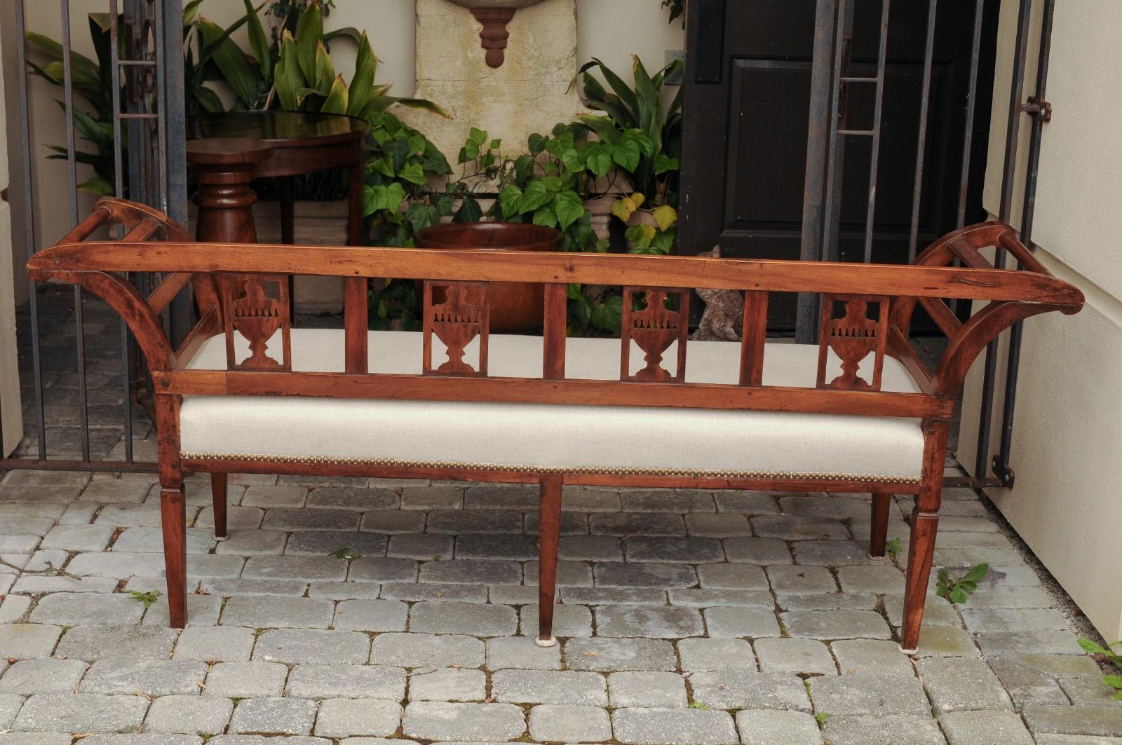 French 1870s Upholstered Fruitwood Settee with Carved Urns and Outscrolling Arms 8