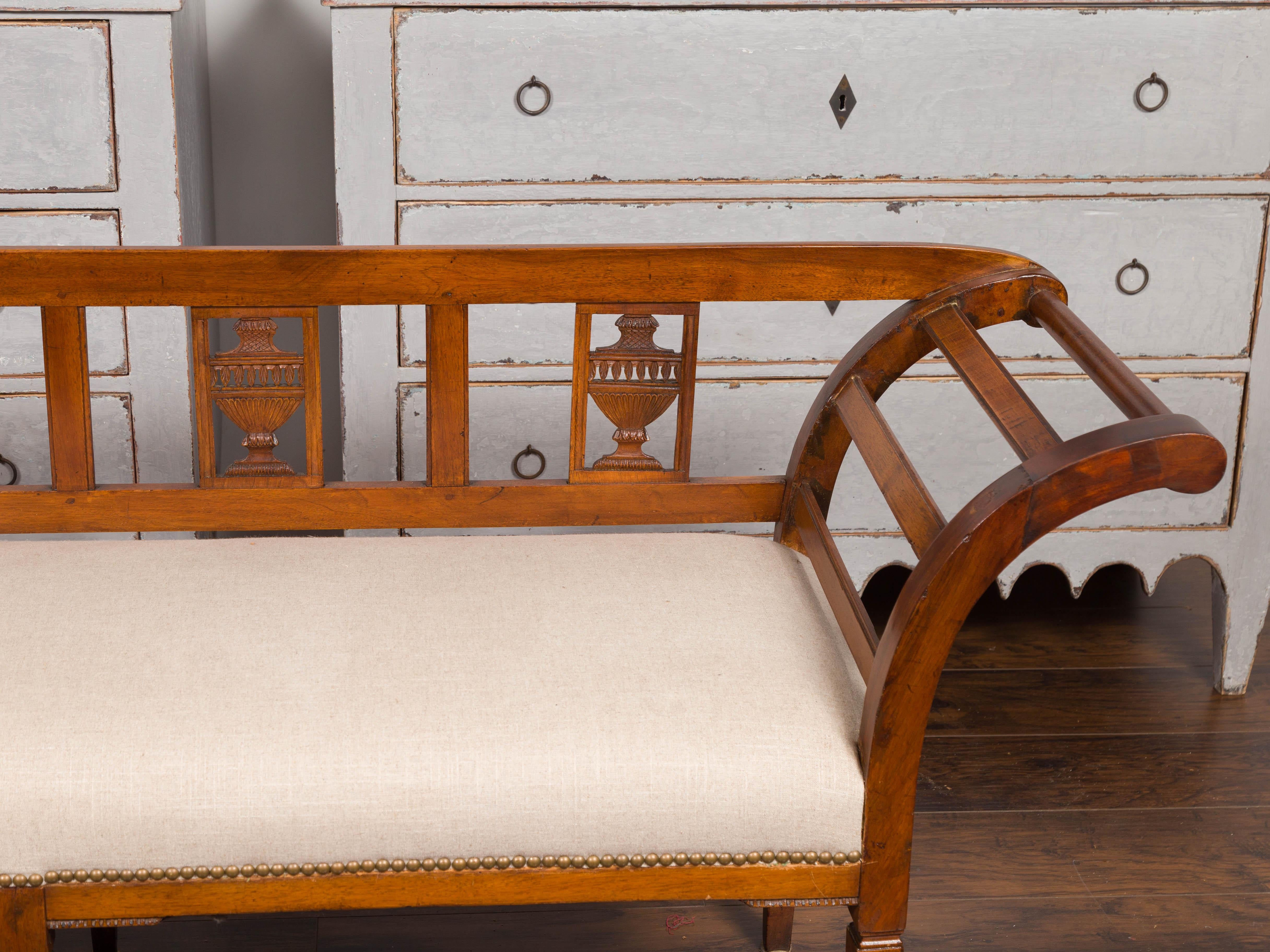 French 1870s Upholstered Fruitwood Settee with Carved Urns and Outscrolling Arms 1