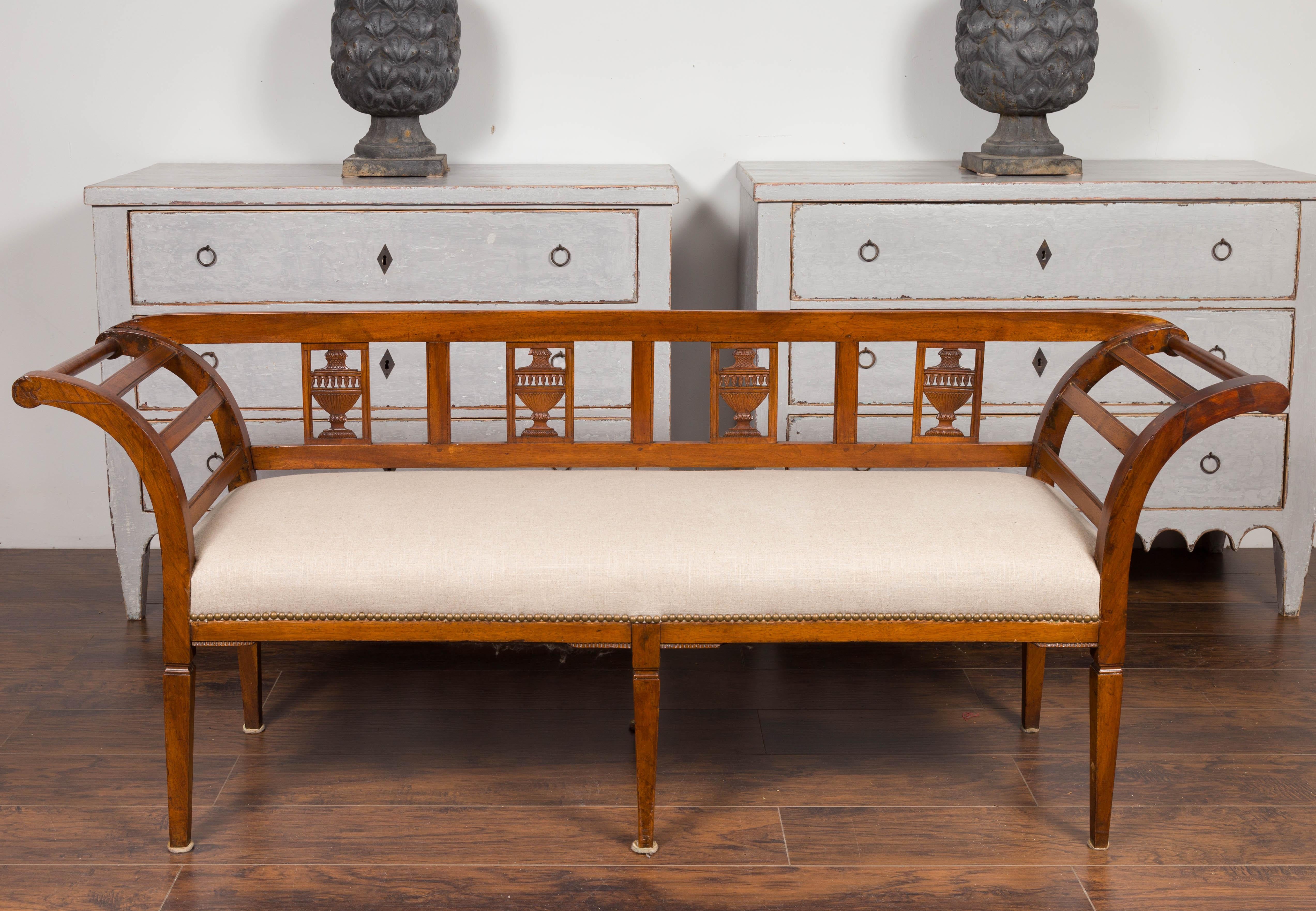 French 1870s Upholstered Fruitwood Settee with Carved Urns and Outscrolling Arms 3