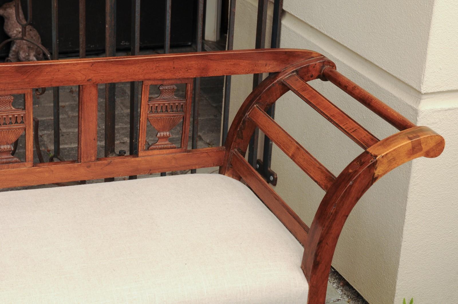 French 1870s Upholstered Fruitwood Settee with Carved Urns and Outscrolling Arms 4