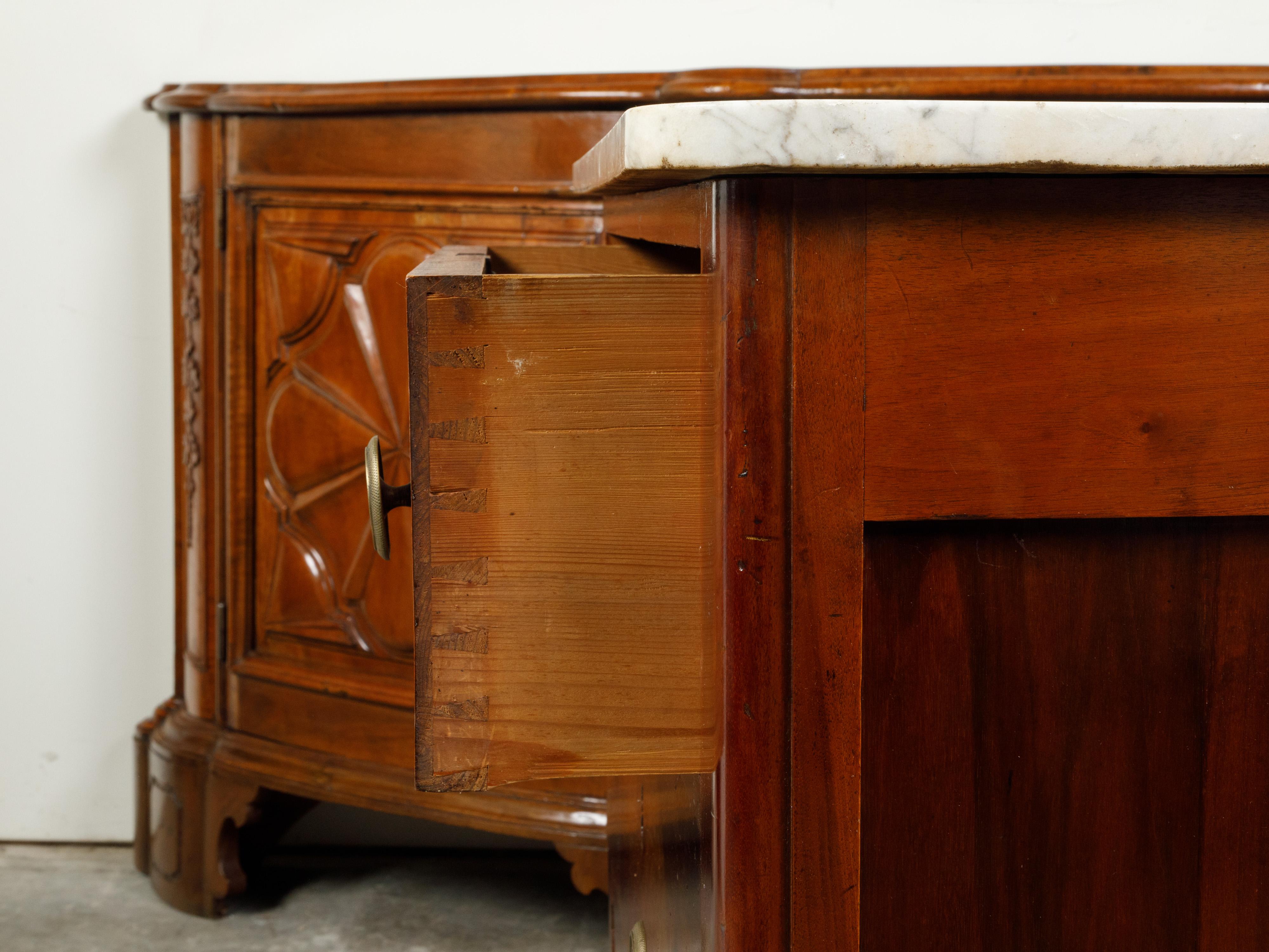 French 1870s Walnut Three-Drawer Commode with Marble Top and Butterfly Veneer For Sale 2