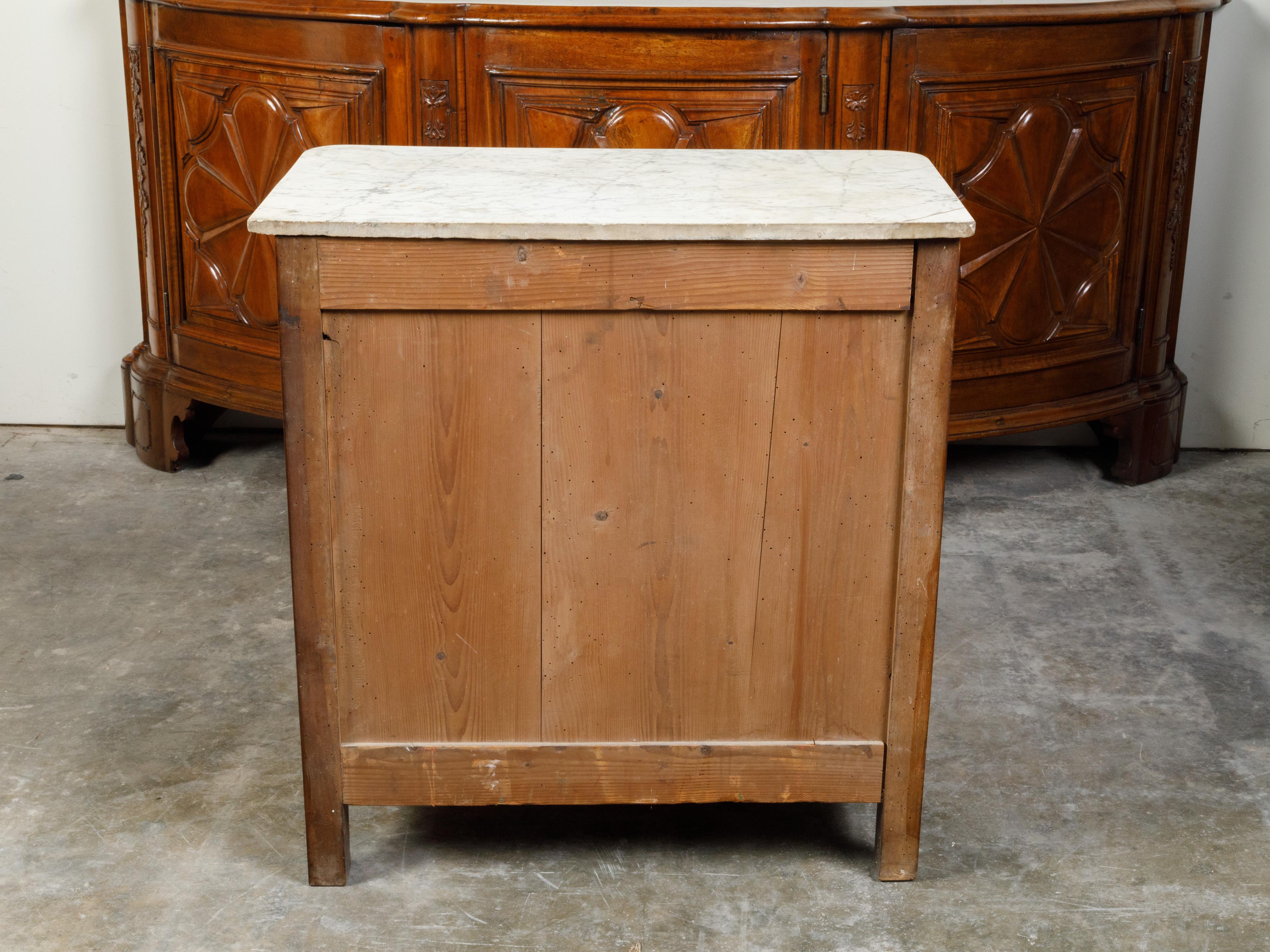 French 1870s Walnut Three-Drawer Commode with Marble Top and Butterfly Veneer For Sale 3