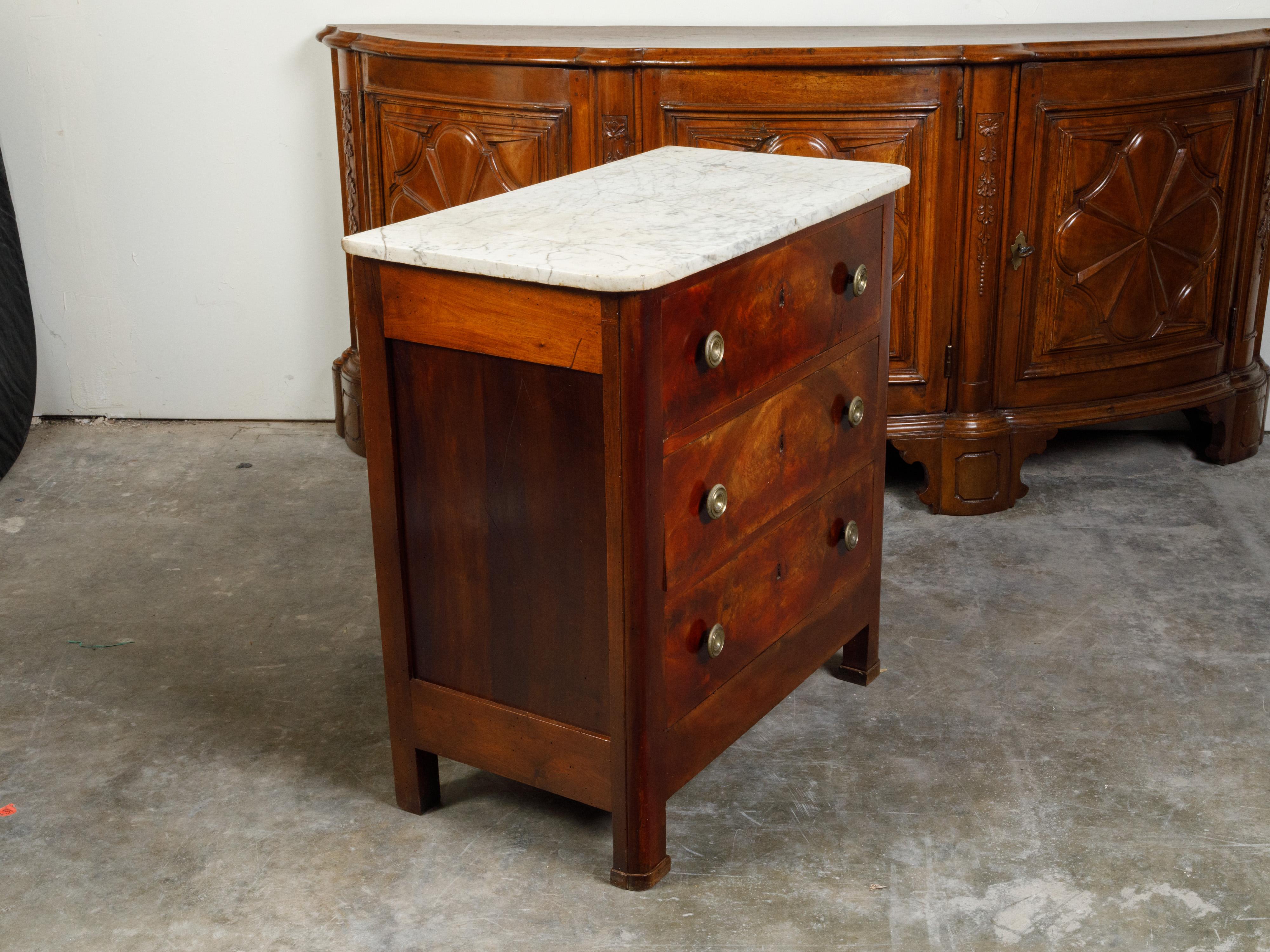 French 1870s Walnut Three-Drawer Commode with Marble Top and Butterfly Veneer For Sale 5