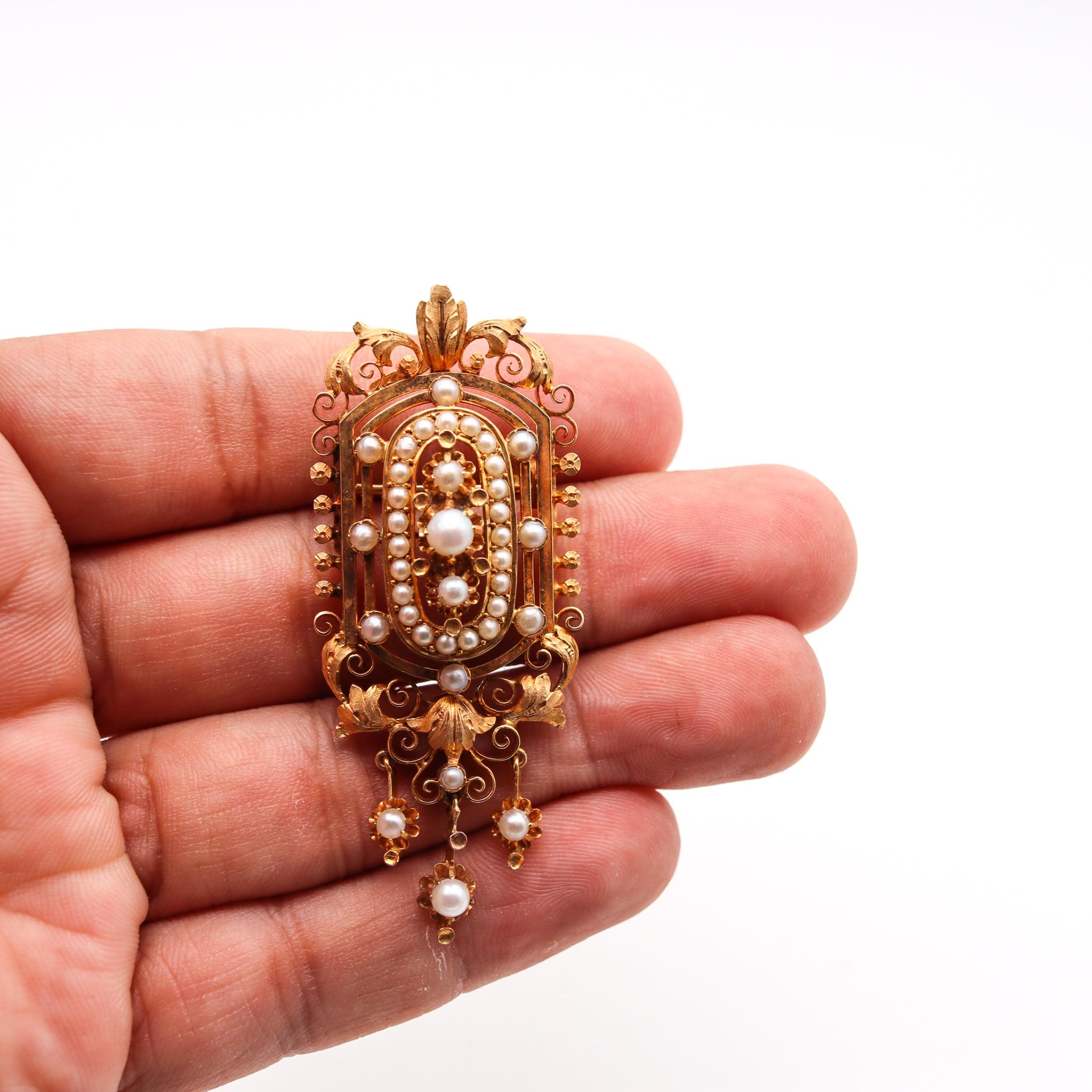Suite de boucles d'oreilles pendantes en or 19 carats avec perles naturelles de style néo-étrusque, France, 1880 en vente 5