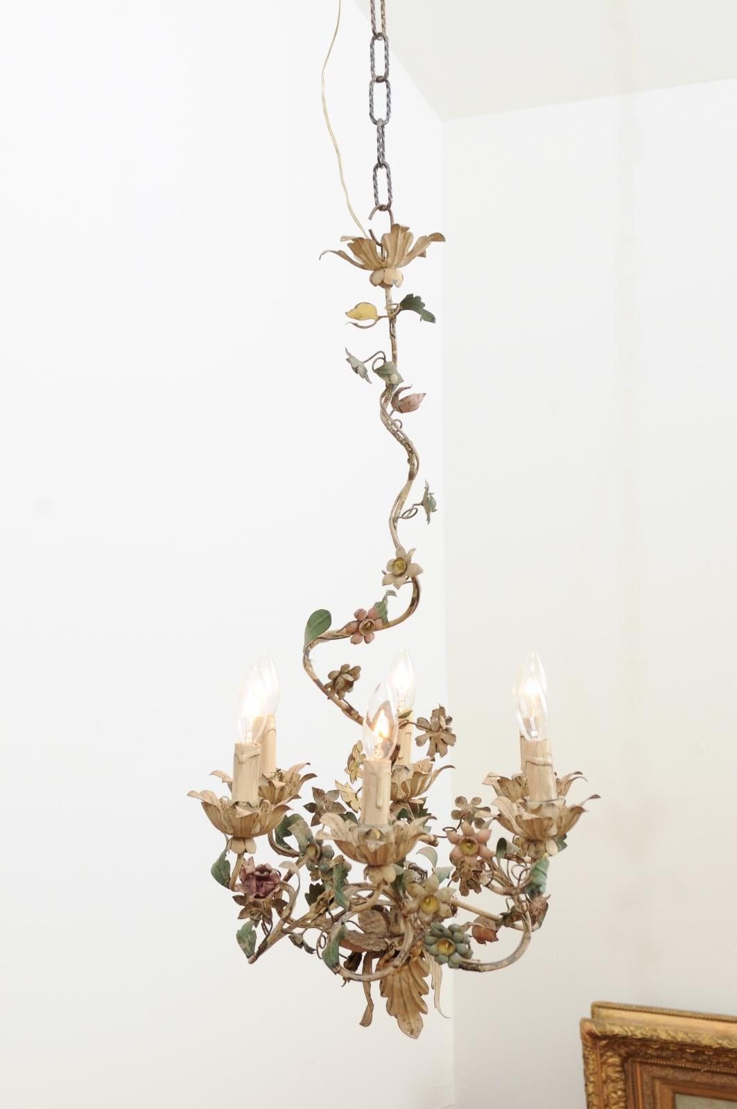 A French Belle Époque painted tôle chandelier from the late 19th century, with six lights and petite flowers. Created in France in the last quarter of the 19th century, this chandelier features a painted tôle structure adorned with delicate painted