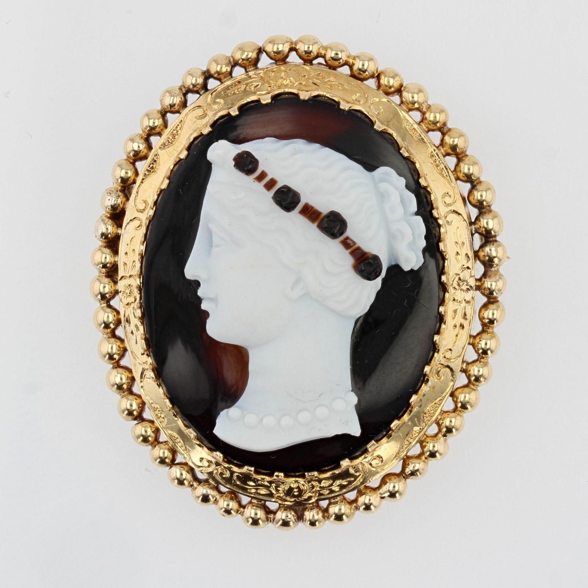 French 1880s Bi-Layer Agate Cameo 18 Karat Yellow Gold Brooch 7