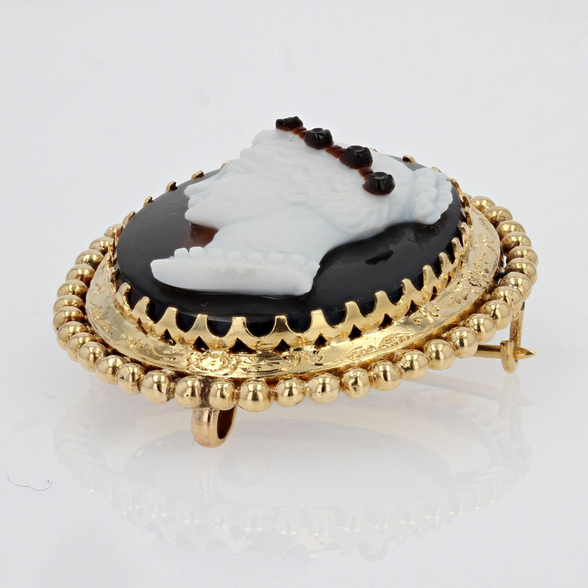 French 1880s Bi-Layer Agate Cameo 18 Karat Yellow Gold Brooch 2