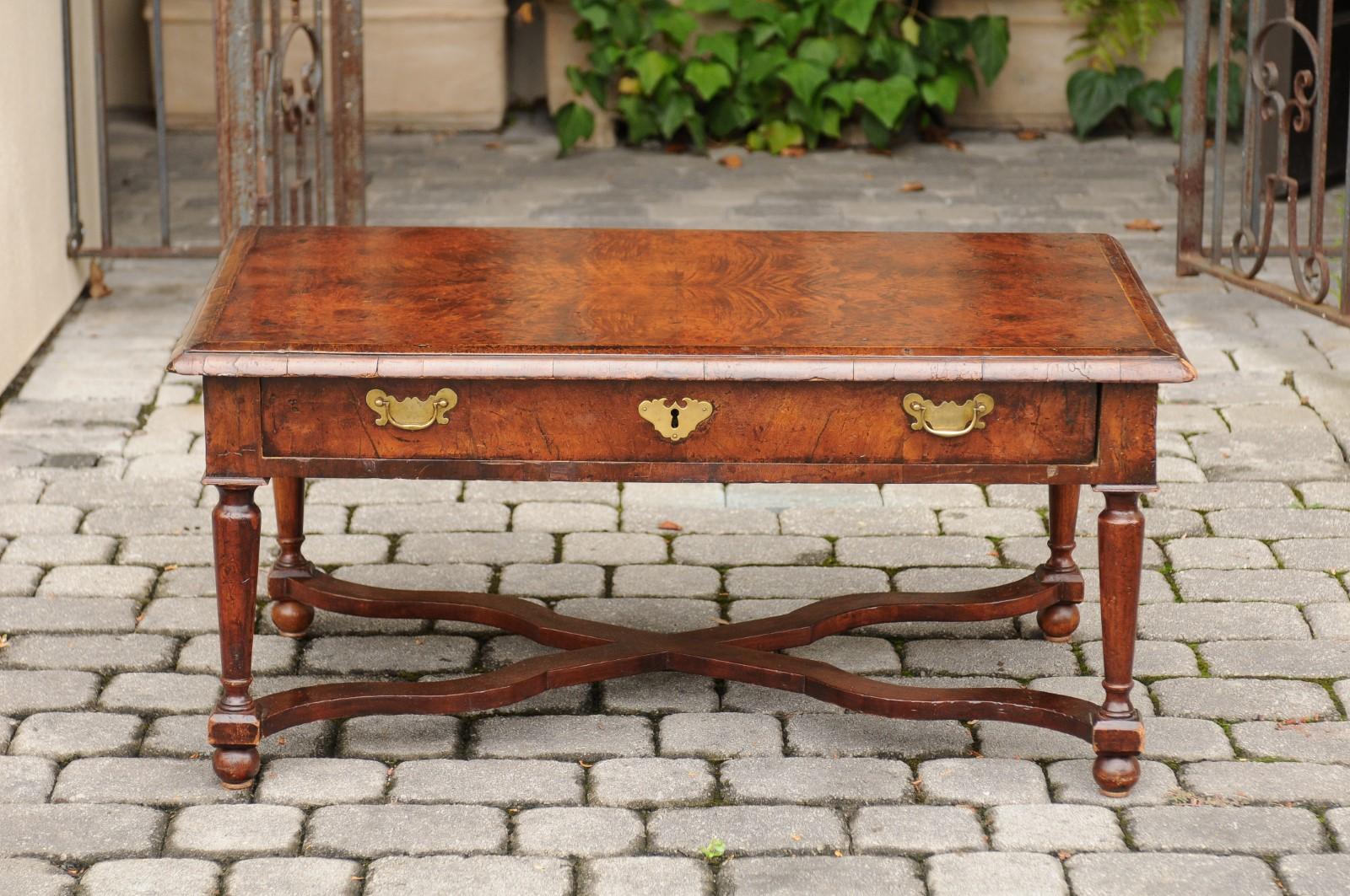 French 1880s Burl Walnut Coffee Table with Drawer, Baluster Legs and Stretcher 7