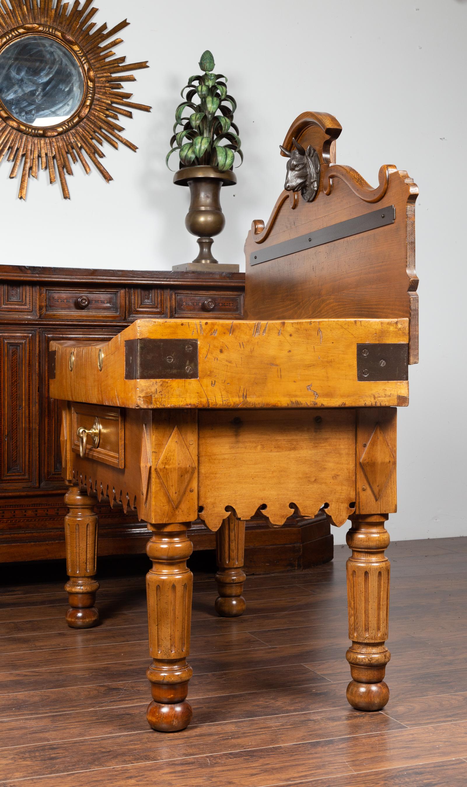 French 1880s Butcher Block with Broken Pediment, Carved Bull Head and Volutes 12