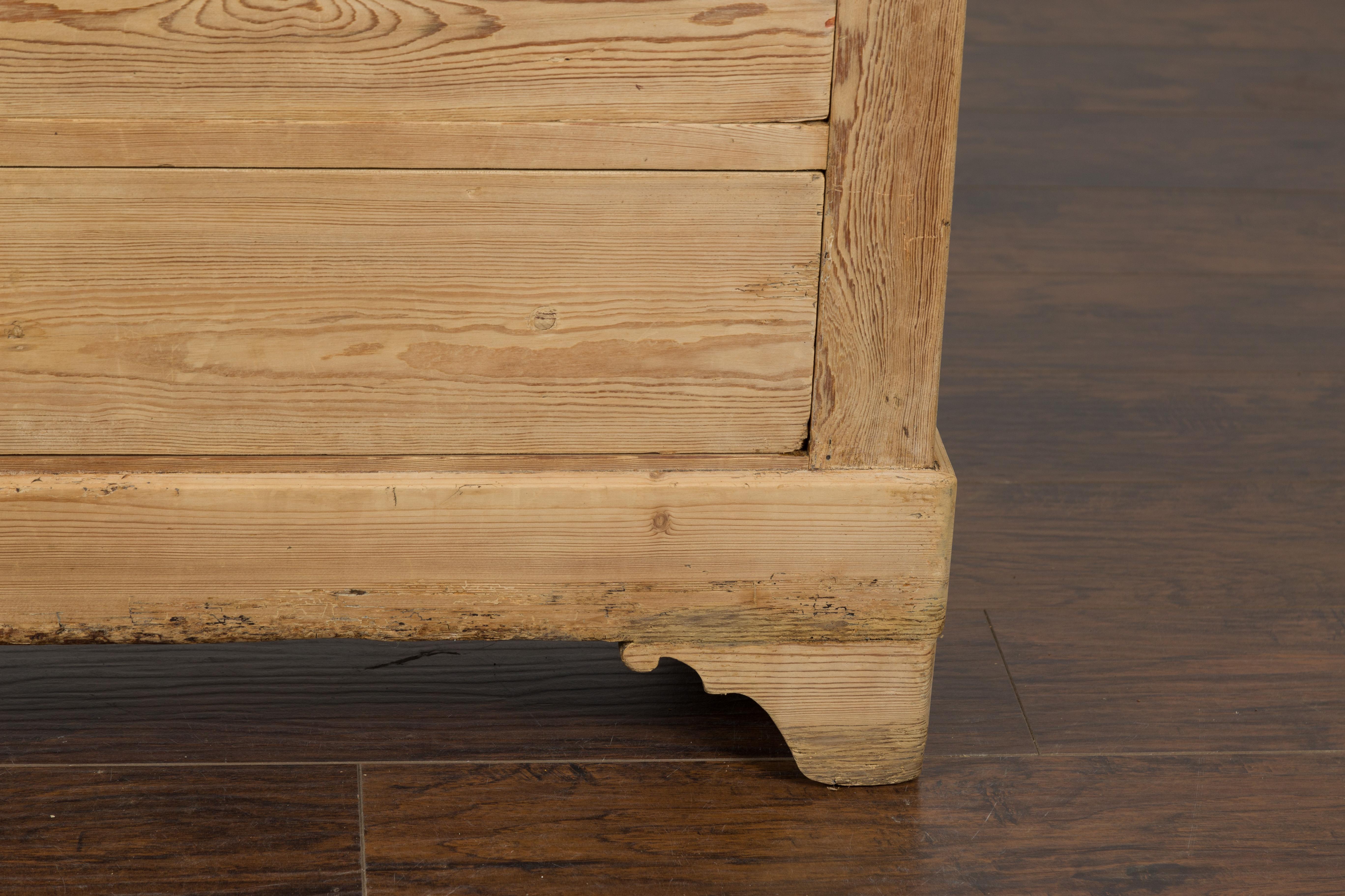 19th Century French 1880s Louis-Philippe Style Pine Four-Drawer Commode with Bracket Feet