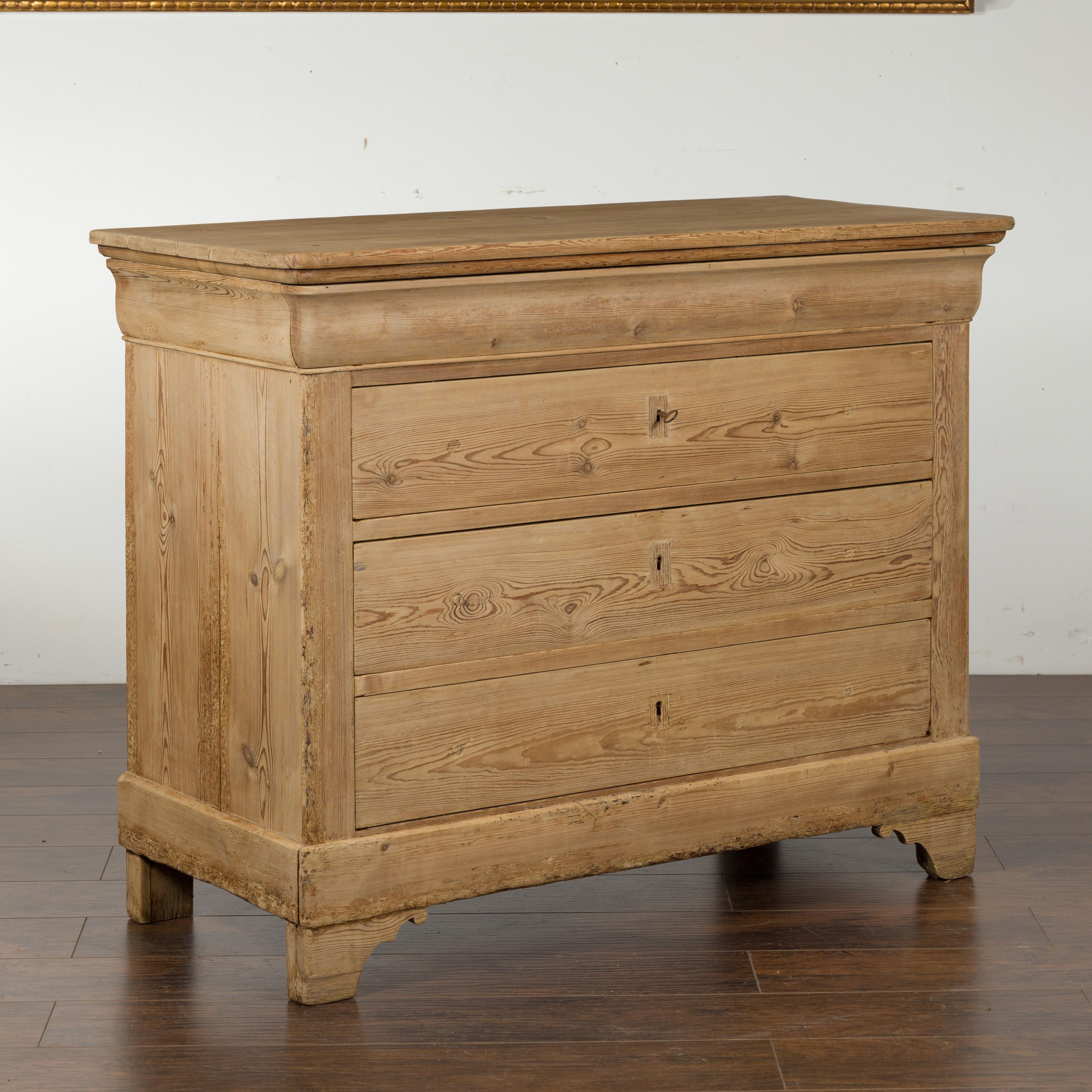 French 1880s Louis-Philippe Style Pine Four-Drawer Commode with Bracket Feet 2