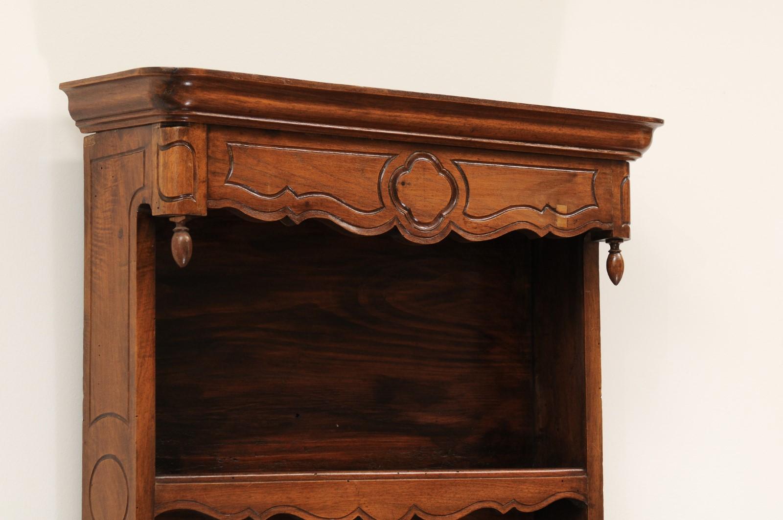 French 1880s Louis XV Style Walnut Rack from Provence with Carved Motifs In Good Condition In Atlanta, GA